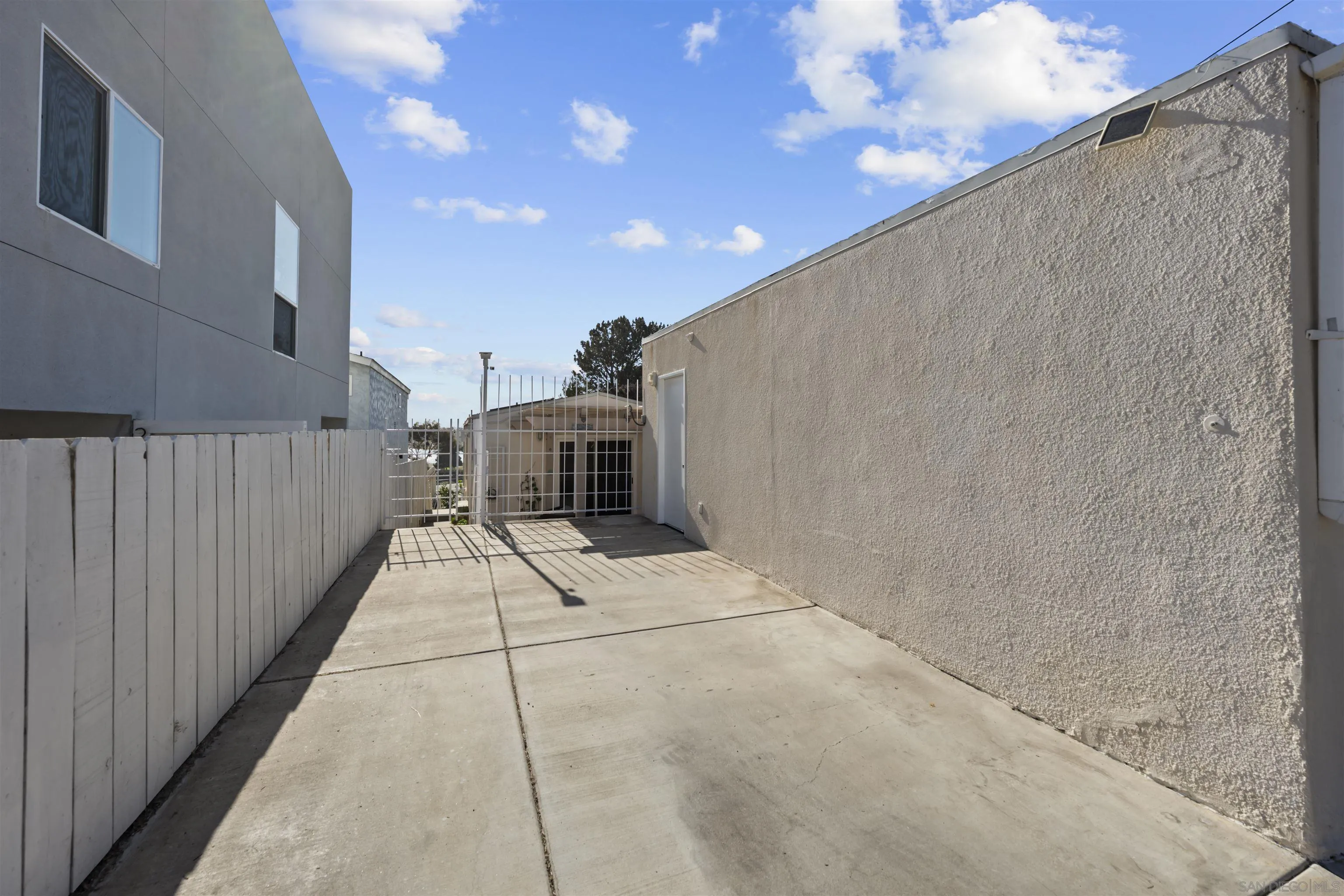 https://cdn.realtyfeed.com/cdn/127/260019116/15a4abc5e039f3101495e33fc7f027b2.webp