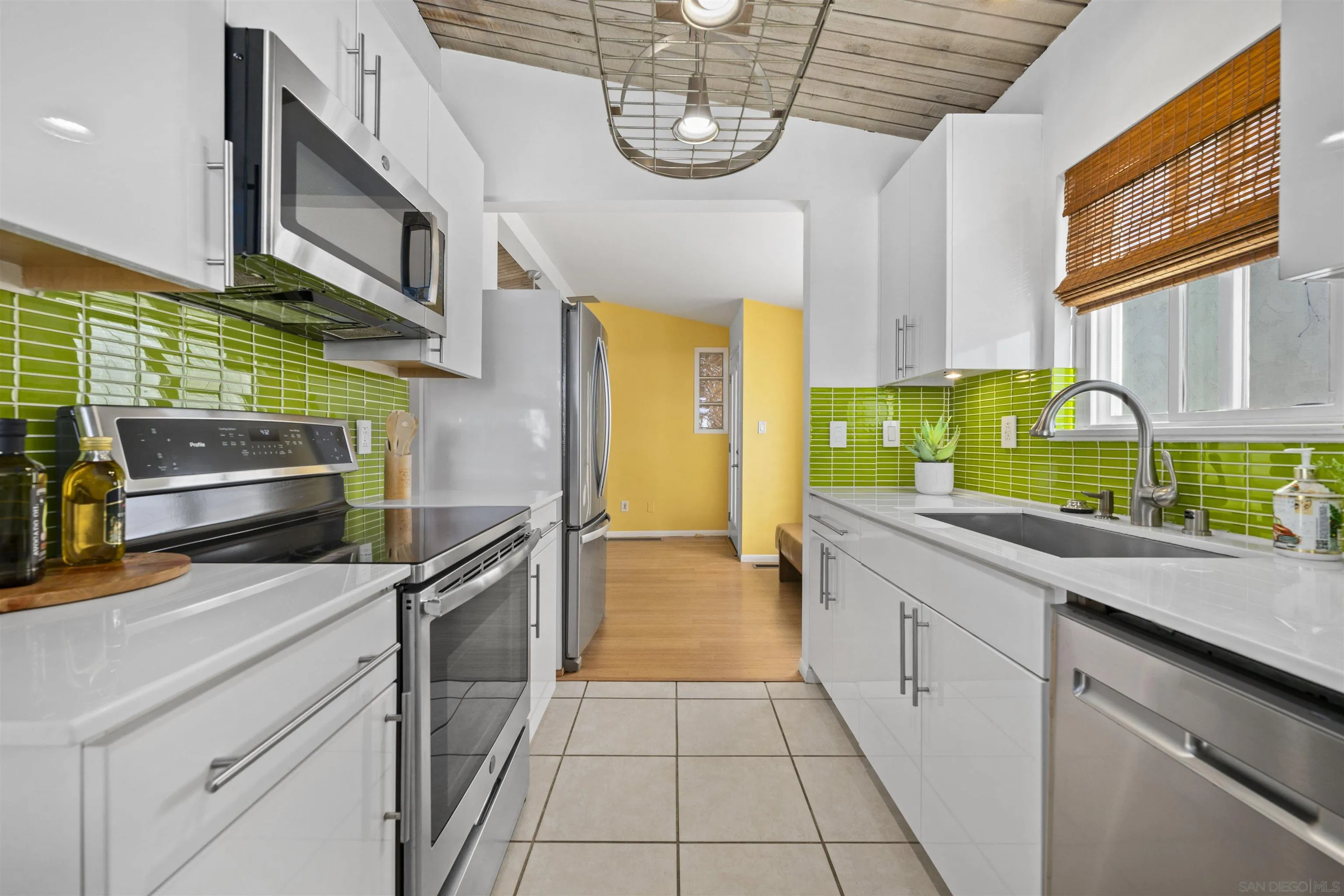 https://cdn.realtyfeed.com/cdn/127/260019116/34d059ef7345df2997b2c8799e8aafaa.webp