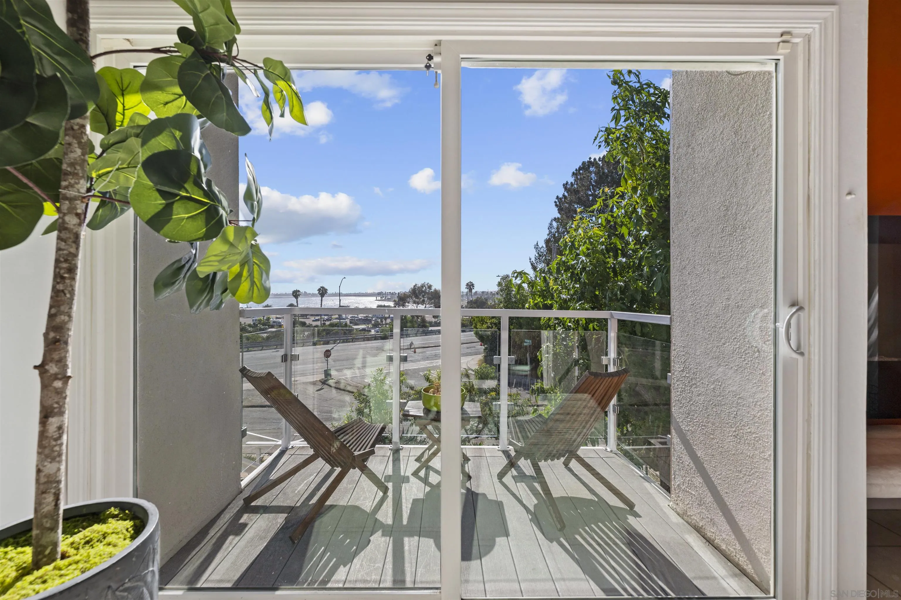 https://cdn.realtyfeed.com/cdn/127/260019116/8f8b13e57d4174fb2d2cf0a852c931b2.webp