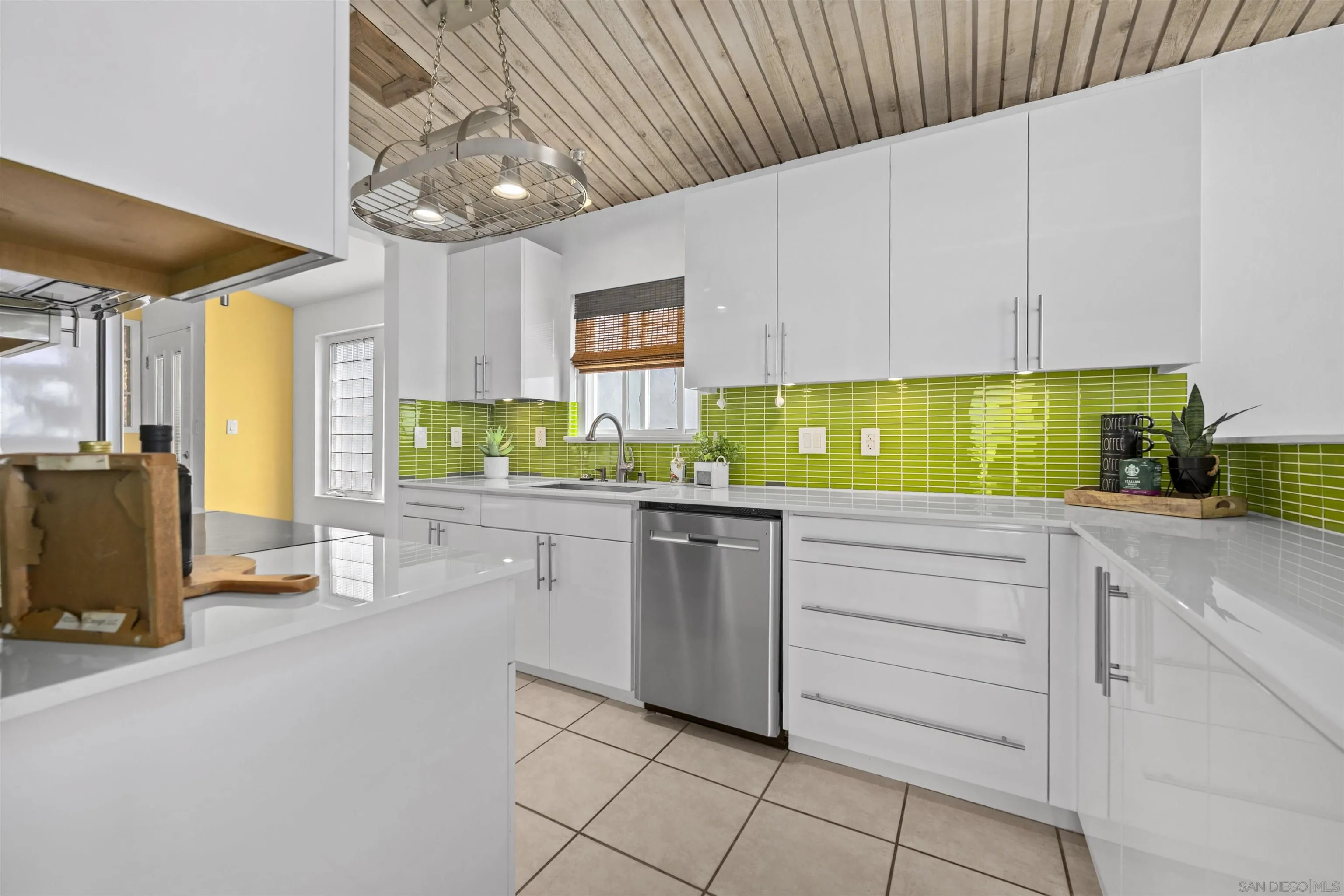 https://cdn.realtyfeed.com/cdn/127/260019116/aaed223a40ae4a45735ea657ed49f5e4.webp