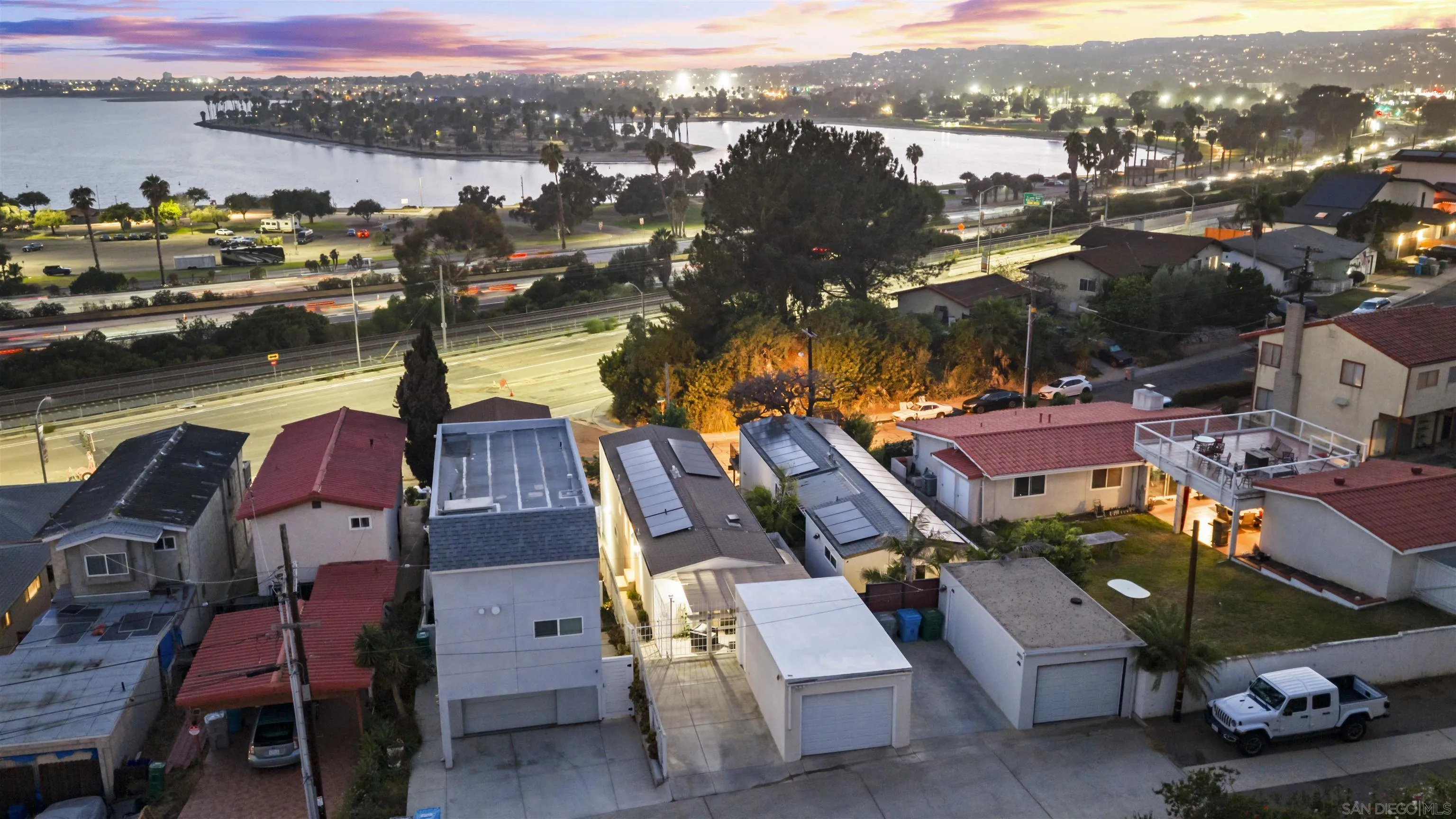 https://cdn.realtyfeed.com/cdn/127/260019116/cad470398956125ef55c803eb5f8a76d.webp