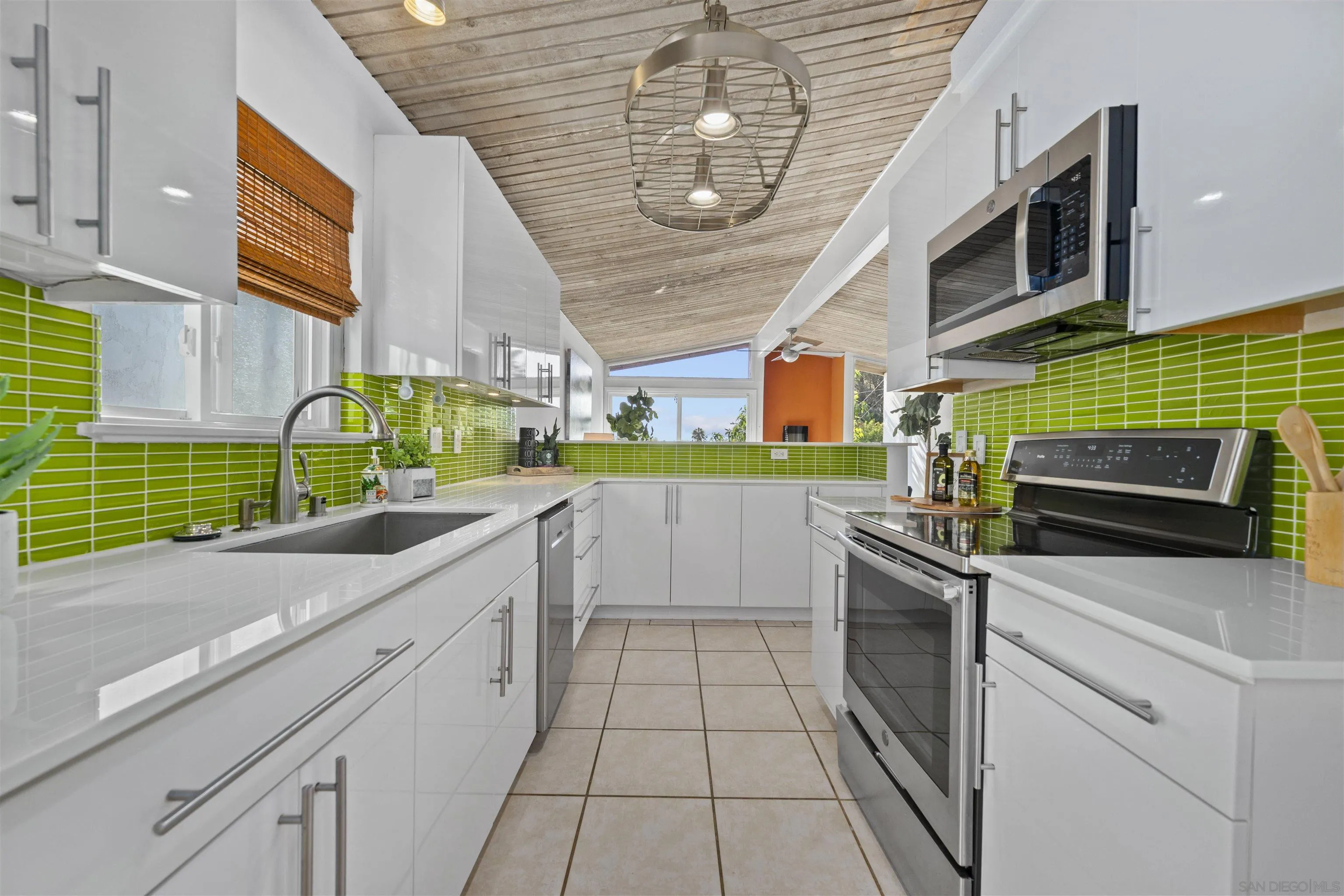 https://cdn.realtyfeed.com/cdn/127/260019116/eafe69b431fdba0999f6a4564649f448.webp