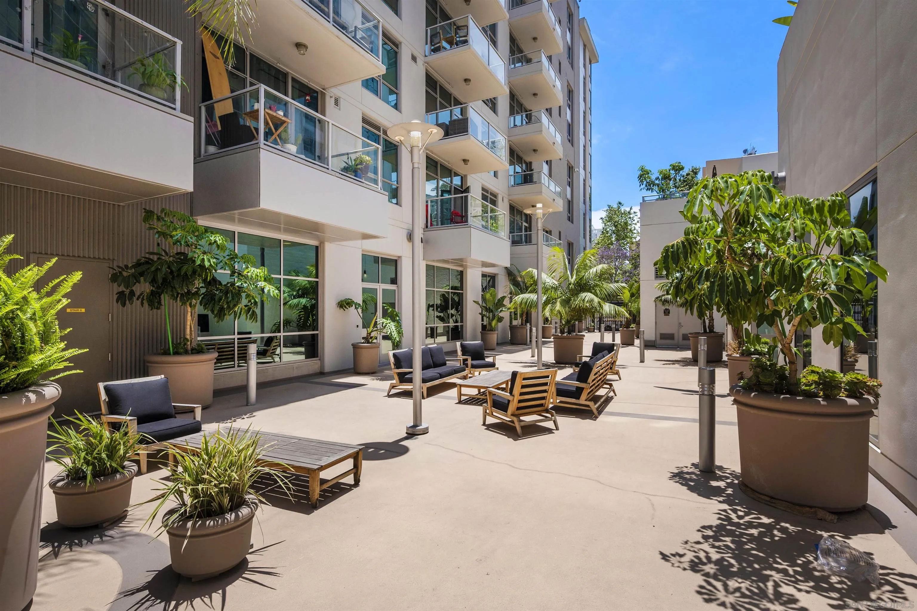 https://cdn.realtyfeed.com/cdn/127/260019117/911bcbb5a8b7e84fcbac39158a6fd8f8.webp