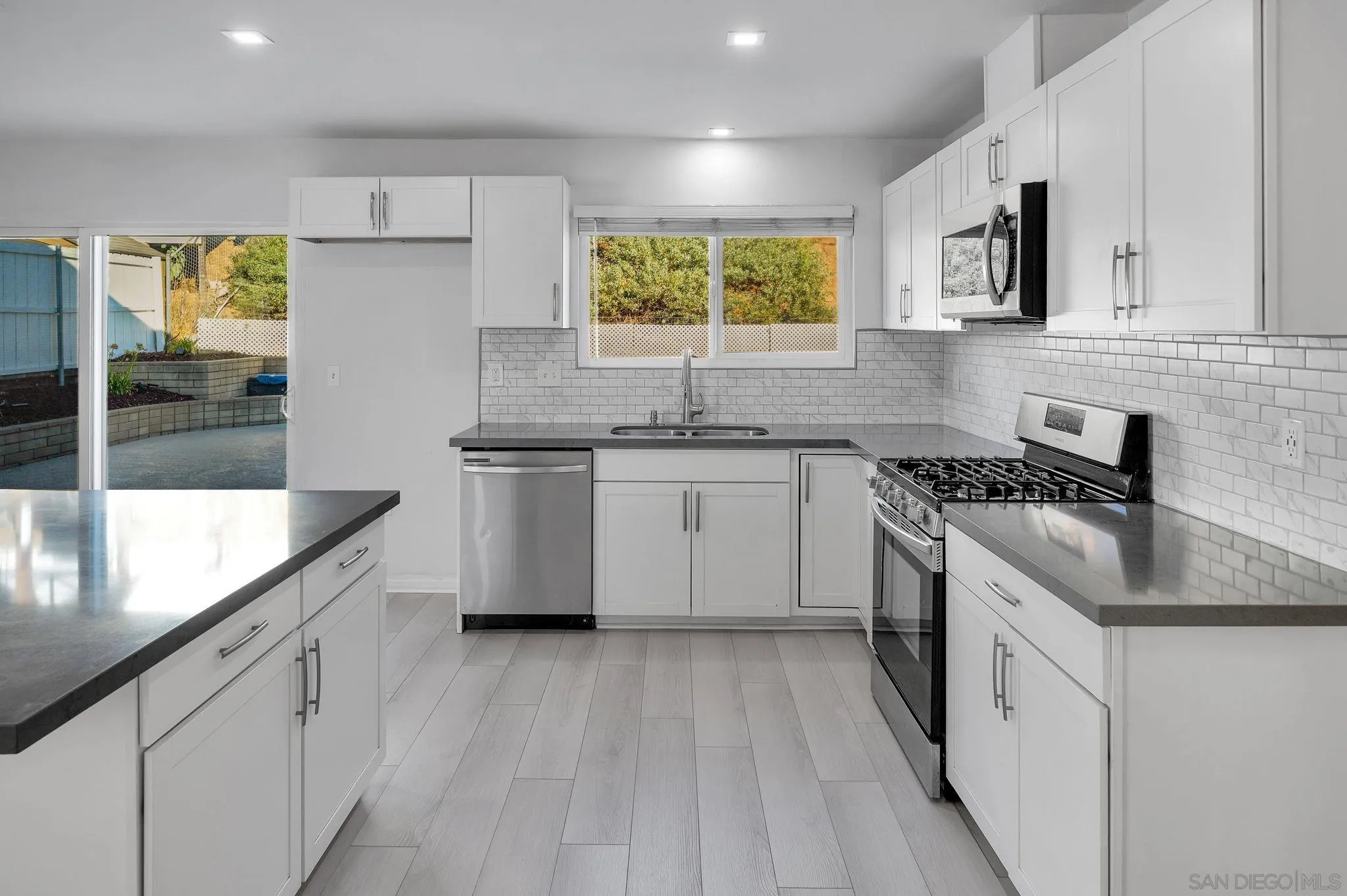 https://cdn.realtyfeed.com/cdn/127/260019121/2625454f83093947c4f47a4584b1f8ee.webp
