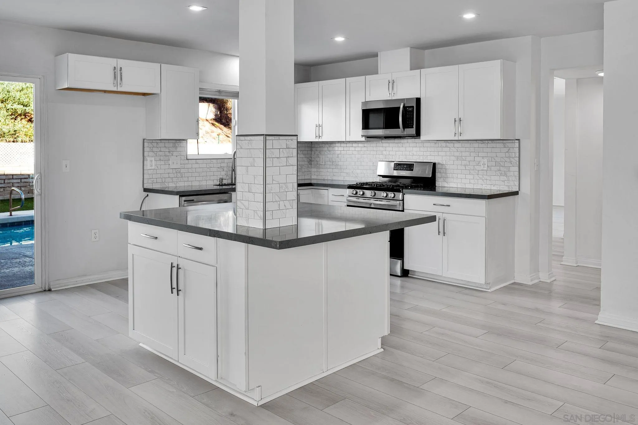 https://cdn.realtyfeed.com/cdn/127/260019121/2b562d03312c88f842b24a32cbc912a9.webp