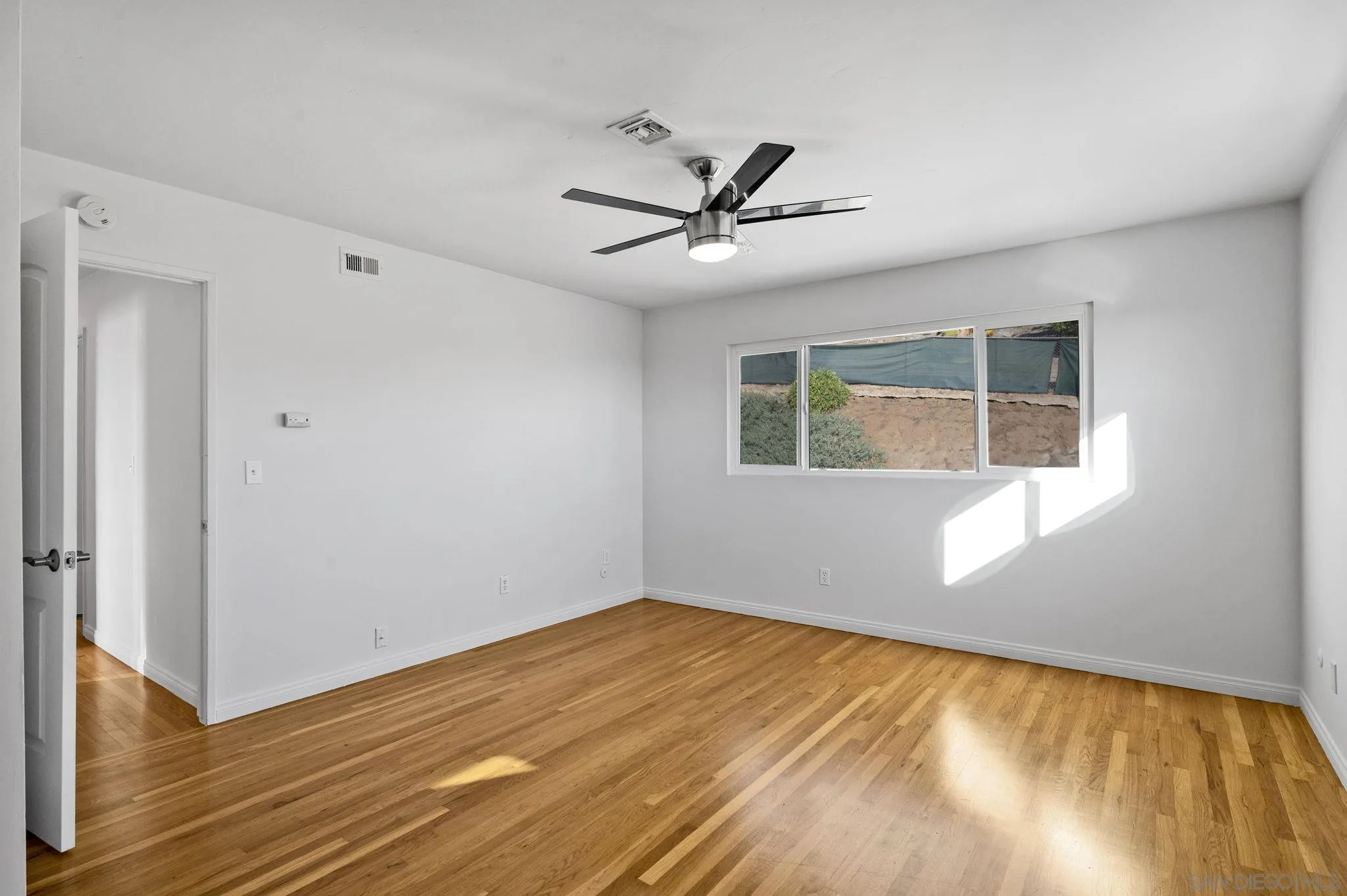https://cdn.realtyfeed.com/cdn/127/260019121/32e8c7c9dbe80fa6028920821421cc1e.webp