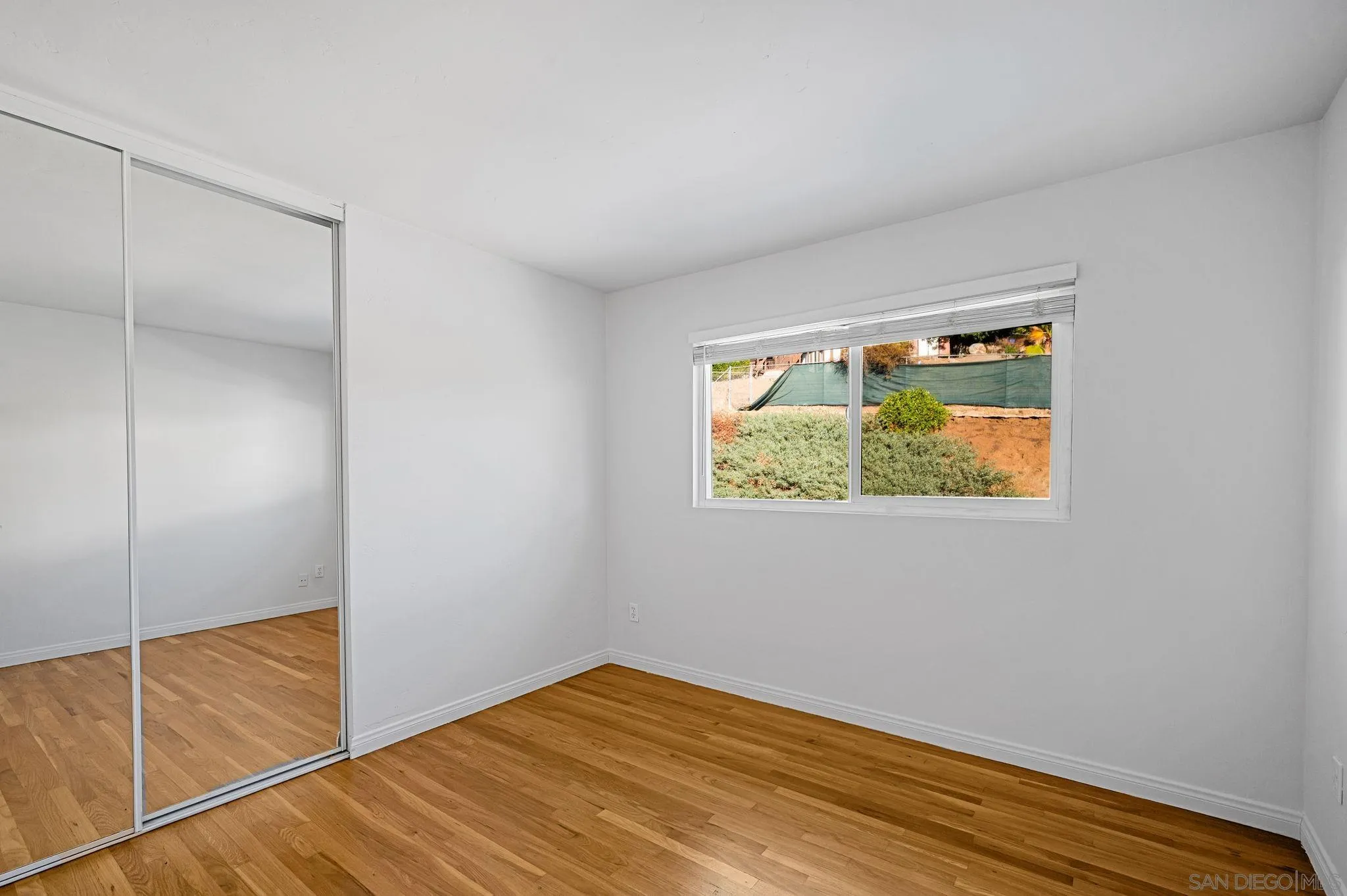 https://cdn.realtyfeed.com/cdn/127/260019121/81b725d09f1a93bc6af214a71babe7d4.webp