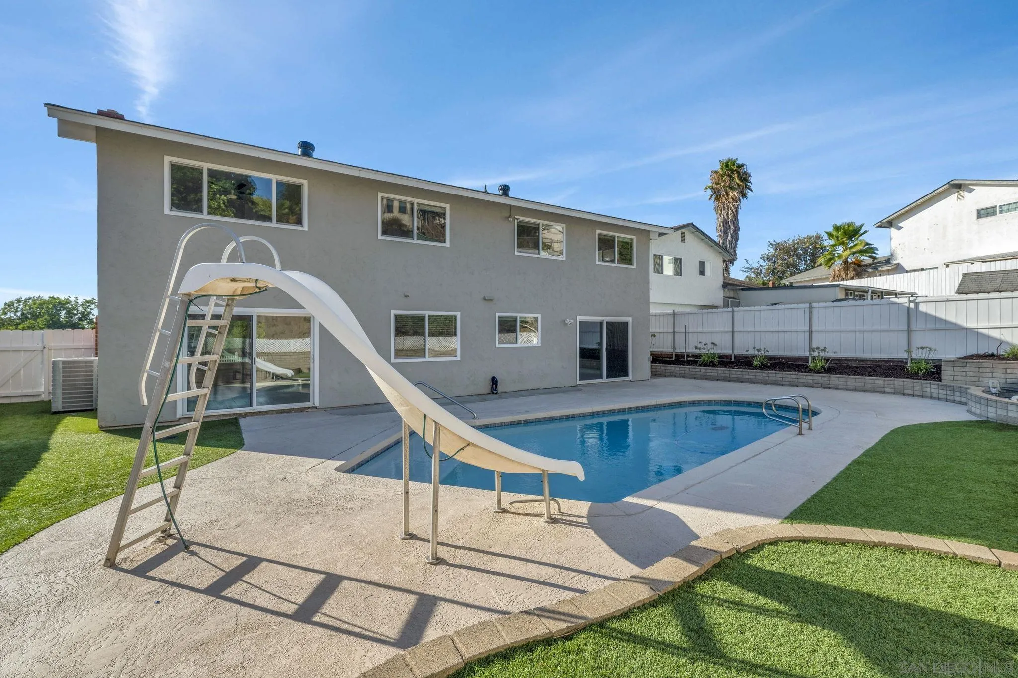 https://cdn.realtyfeed.com/cdn/127/260019121/93ebeea172987968327b04a5e6d6544a.webp
