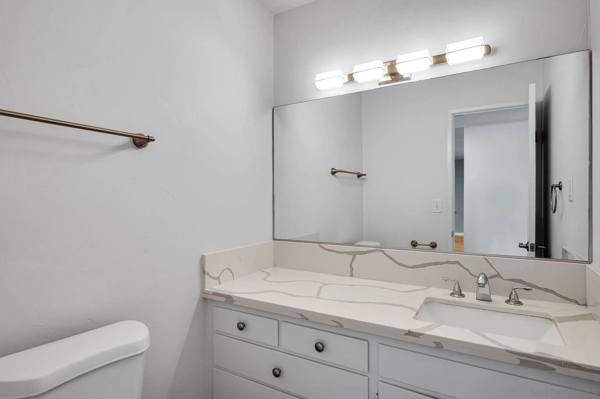 https://cdn.realtyfeed.com/cdn/127/260019121/b5234cb27917634b755031a36732bdcc.webp