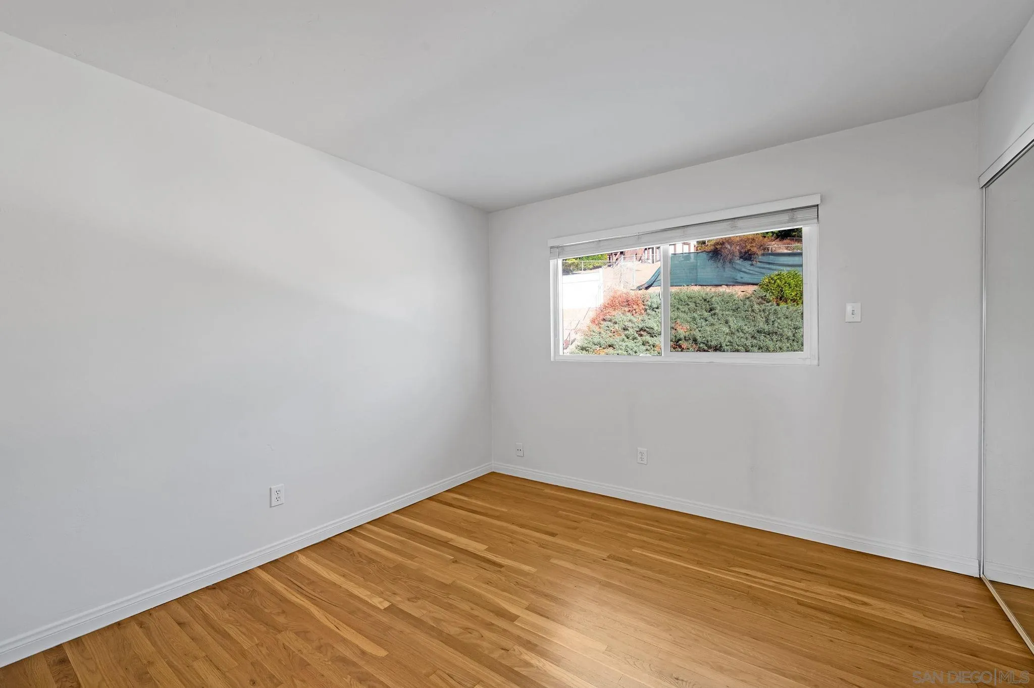 https://cdn.realtyfeed.com/cdn/127/260019121/d55e8b0544bef4be8133a20ef410fc0d.webp