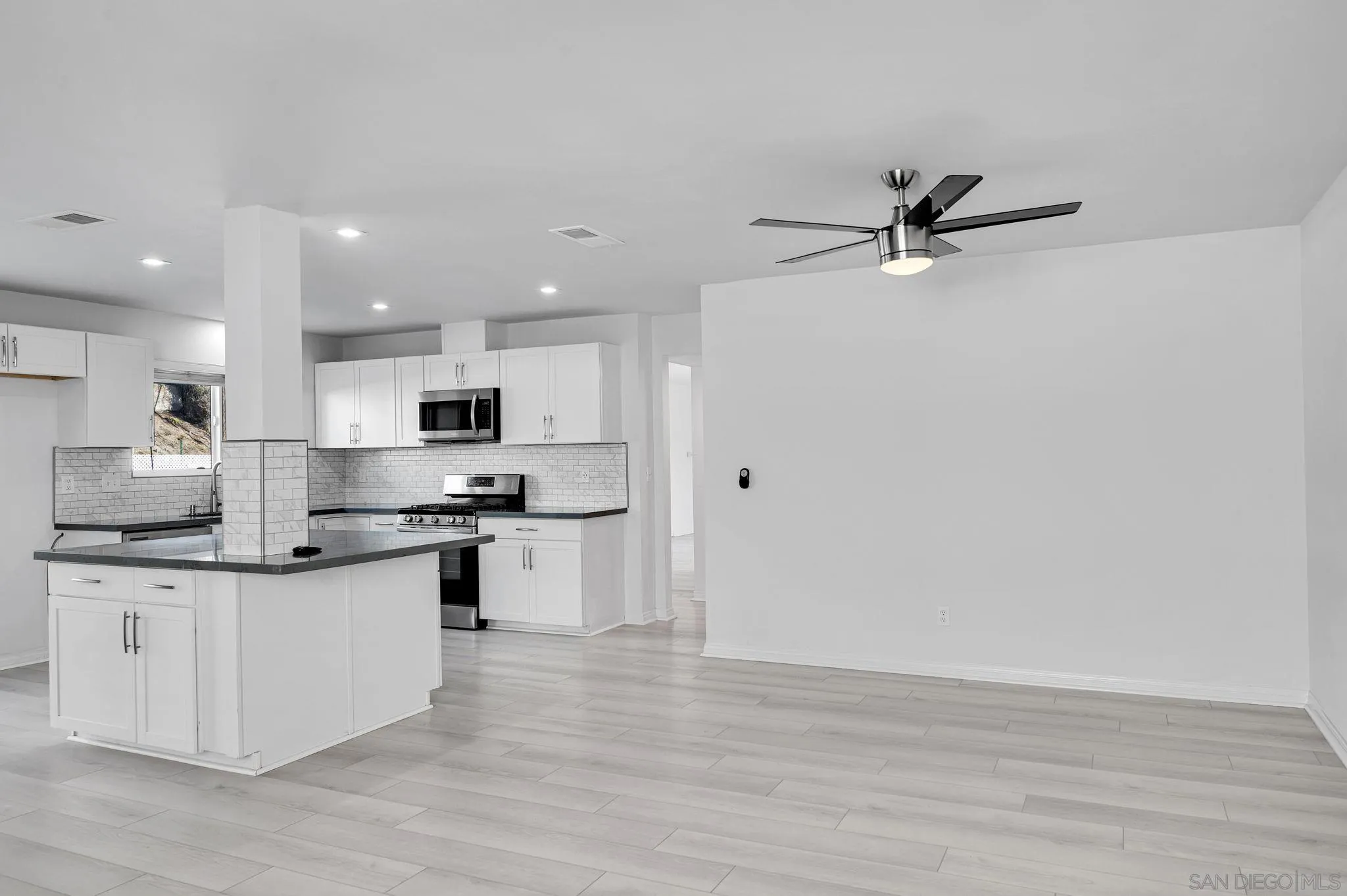 https://cdn.realtyfeed.com/cdn/127/260019121/da868f989220921d385a79e58fd4f29c.webp