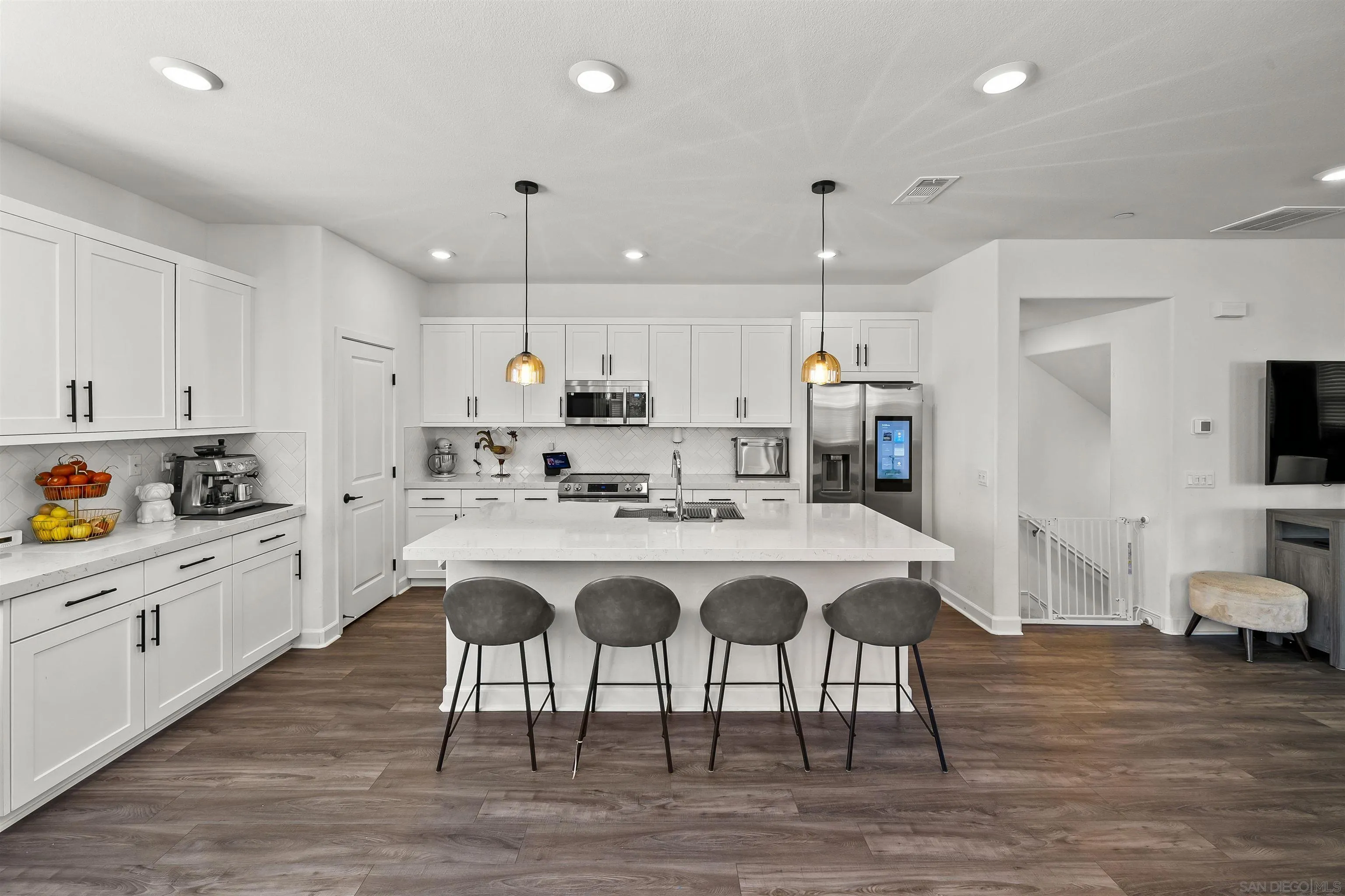 Photo #3: 260019124 Listing: Photo #3