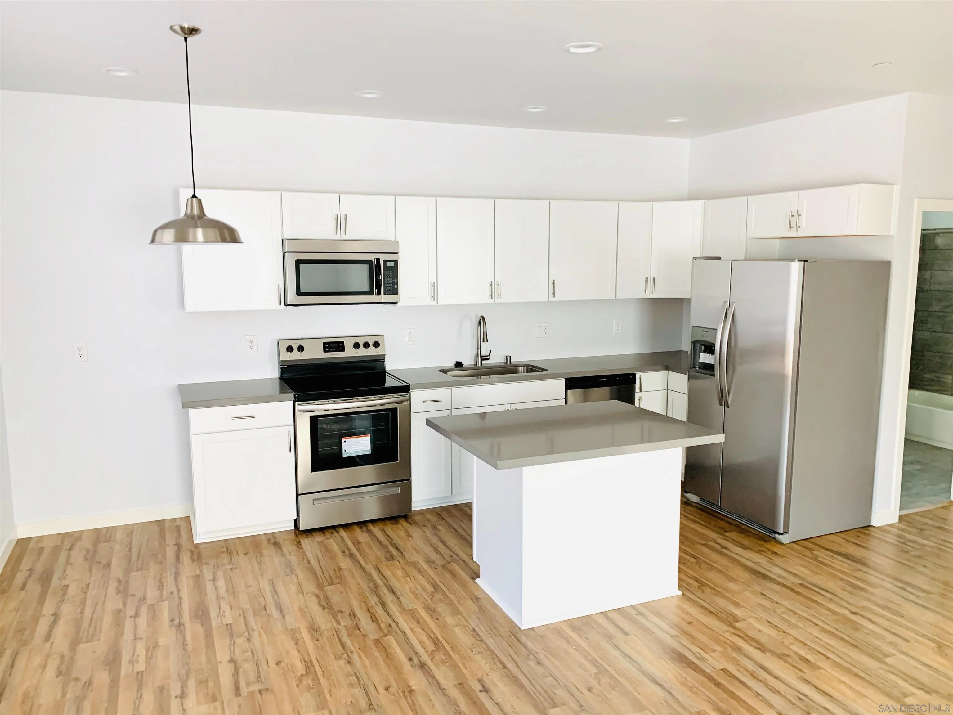 Photo #2: 260019126 Listing: Photo #2