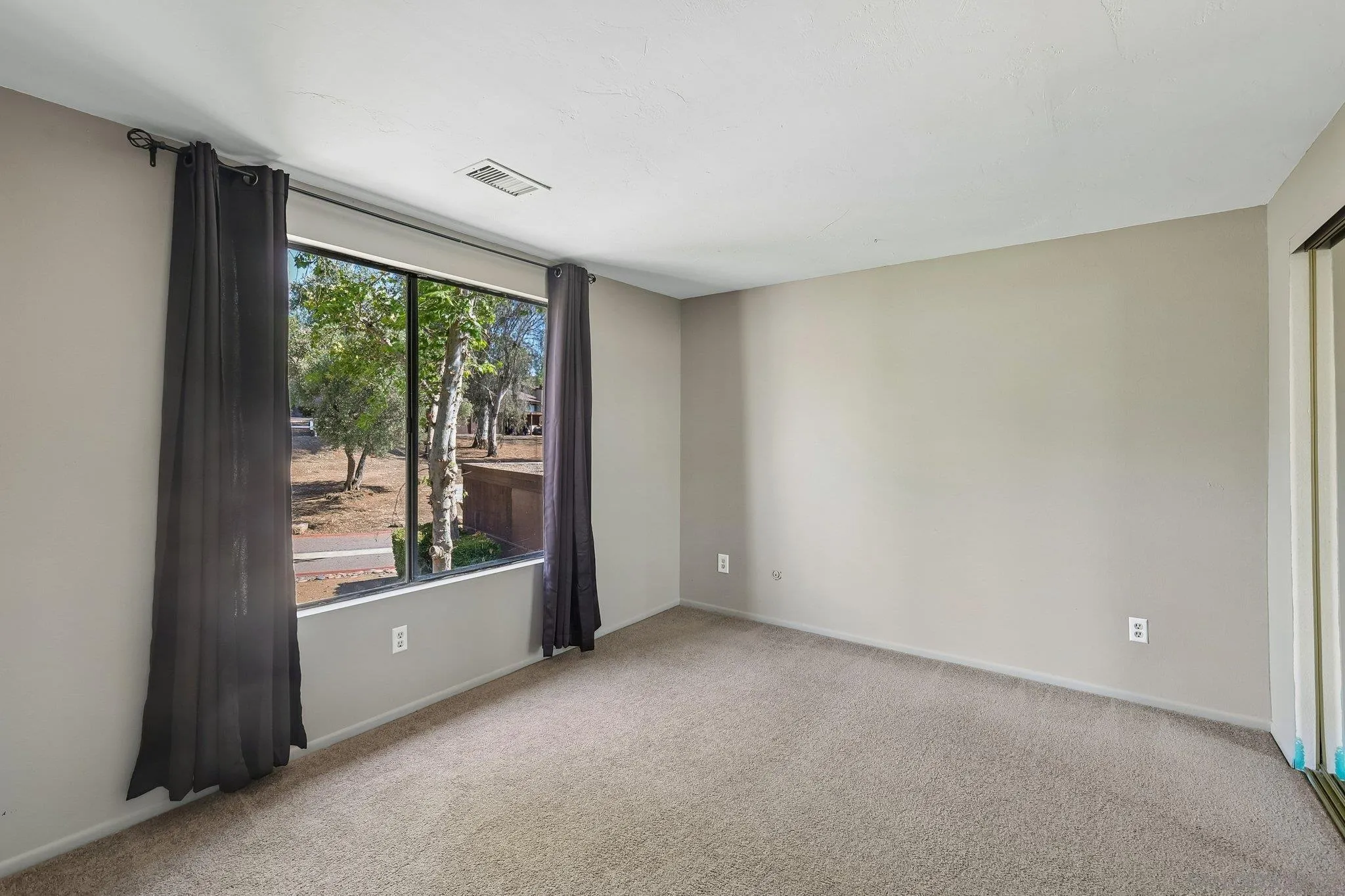 Photo #14: 260019128 Listing: Photo #14