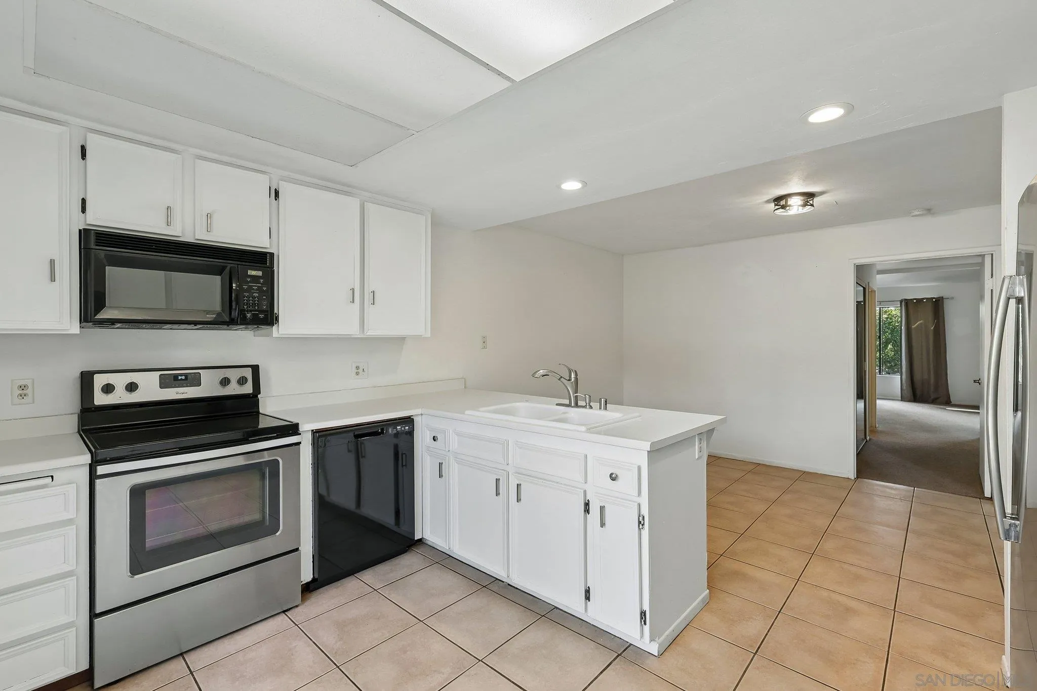 Photo #3: 260019128 Listing: Photo #3