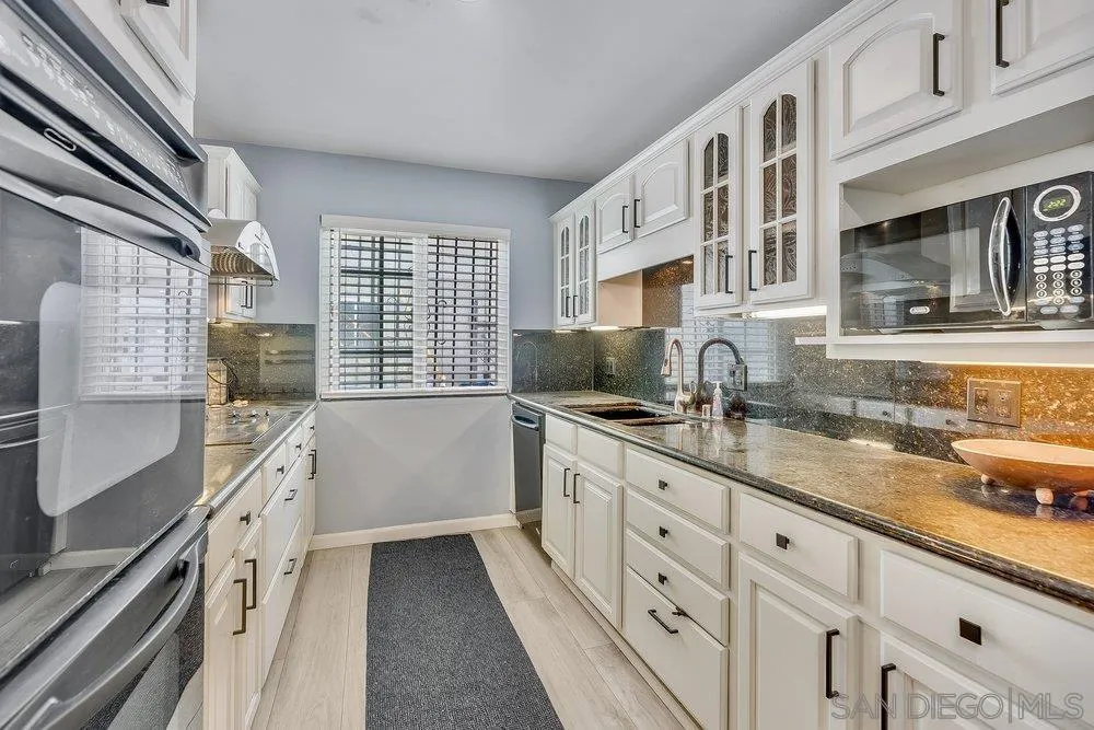 Photo #12: 260019130 Listing: Photo #12