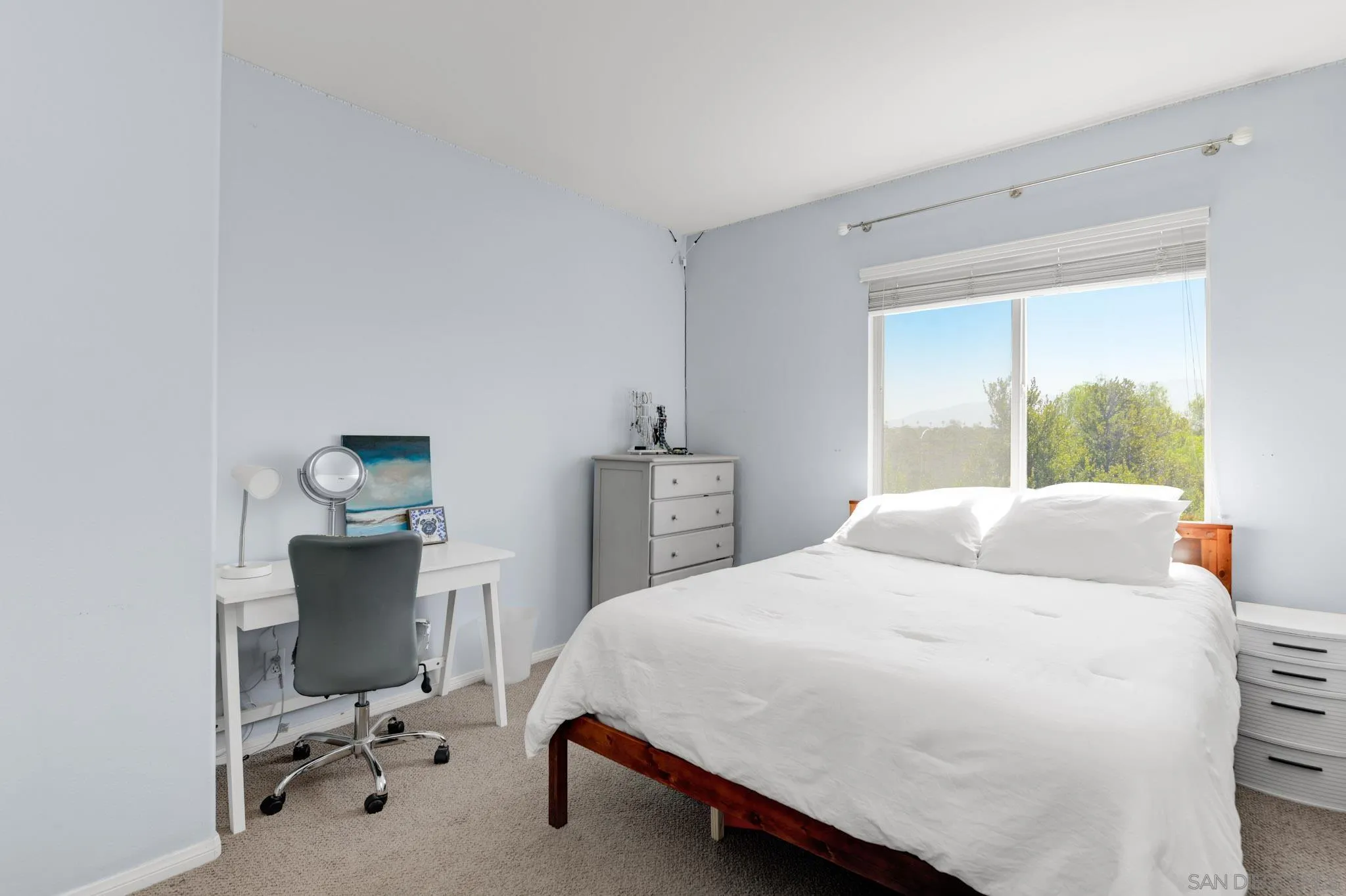 https://cdn.realtyfeed.com/cdn/127/260019132/025614471a37605a405c6741490118a5.webp