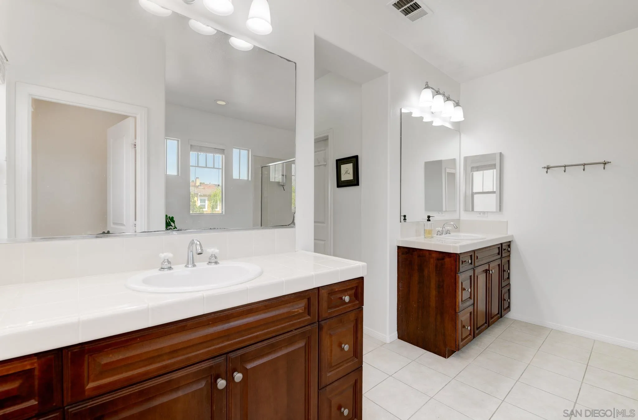 https://cdn.realtyfeed.com/cdn/127/260019132/4a49c124bf8d7bd2b227a23c0207b38f.webp
