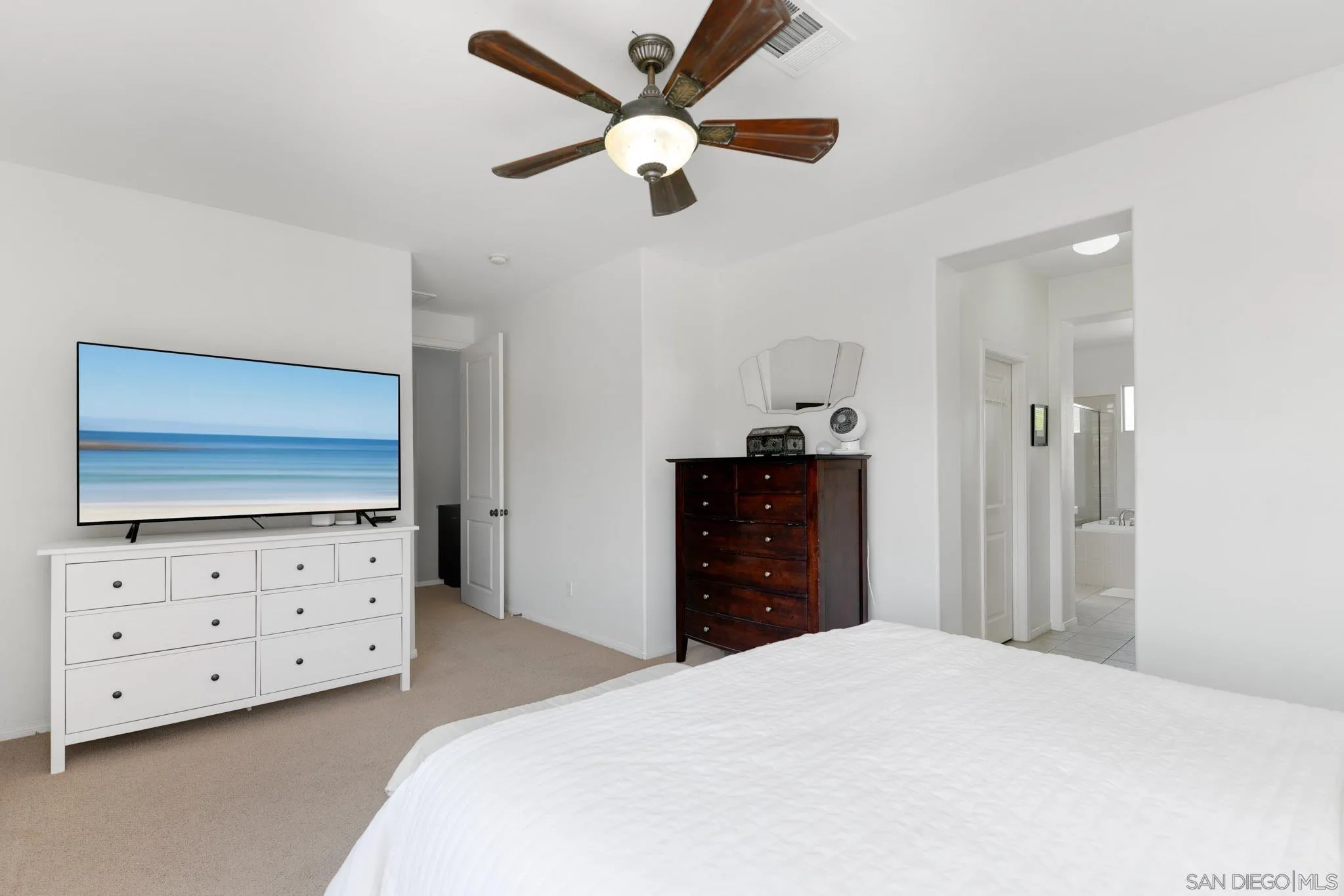 https://cdn.realtyfeed.com/cdn/127/260019132/590404b4e41e748f601820d6827bf5f6.webp