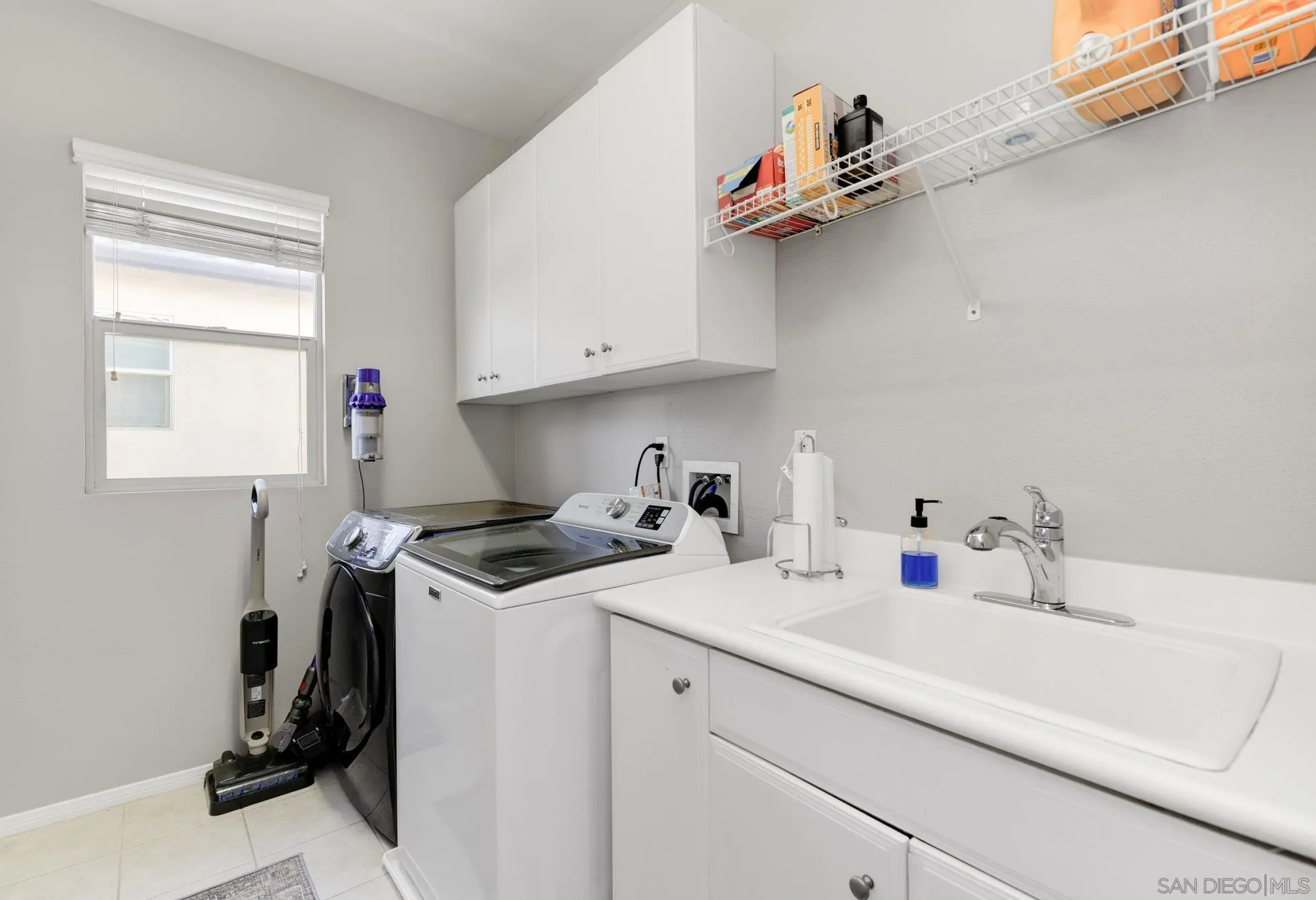 https://cdn.realtyfeed.com/cdn/127/260019132/774f037214774178136f563bc380435c.webp
