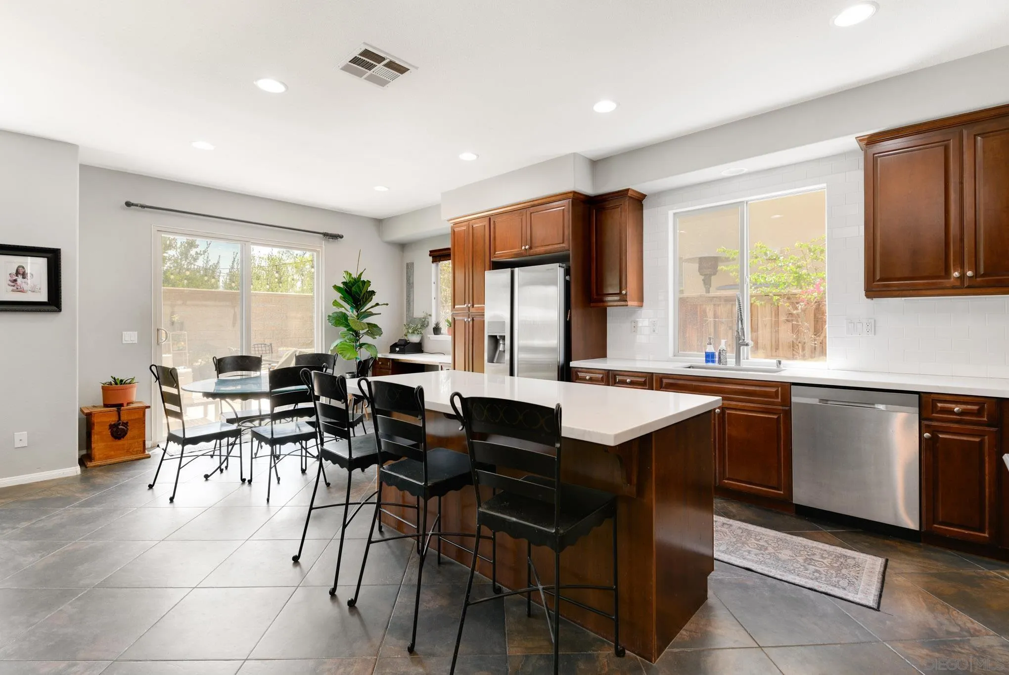 https://cdn.realtyfeed.com/cdn/127/260019132/fa4b7b68fba7dcbe4b6610527d73e0c3.webp