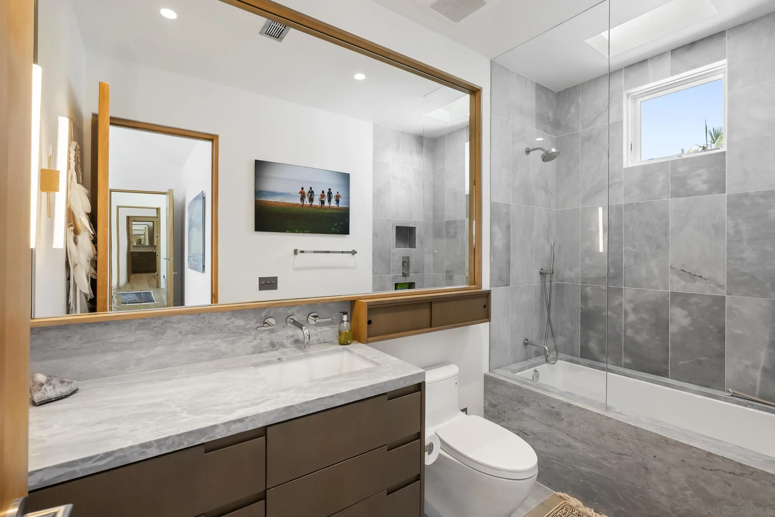 https://cdn.realtyfeed.com/cdn/127/260019135/40c771f2fc32821110c021f375ef99c3.webp