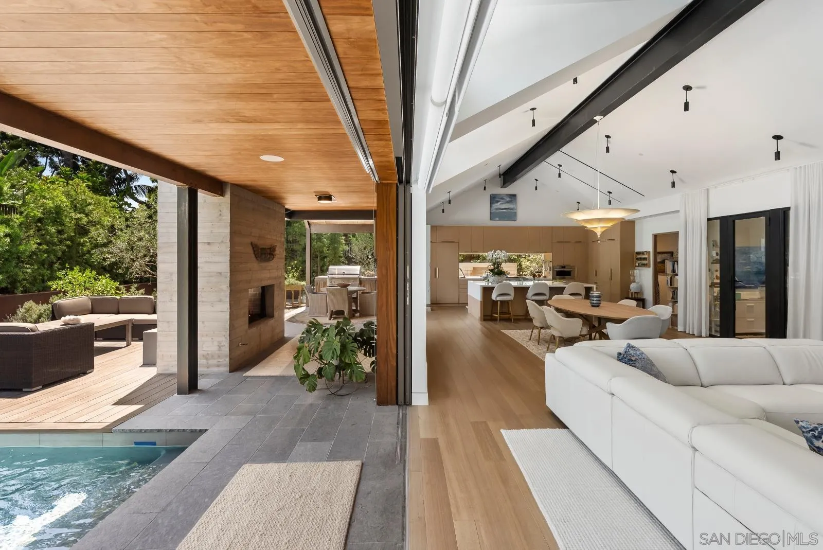 https://cdn.realtyfeed.com/cdn/127/260019135/7bda17cd5c20900054fa413a5beaf5a7.webp