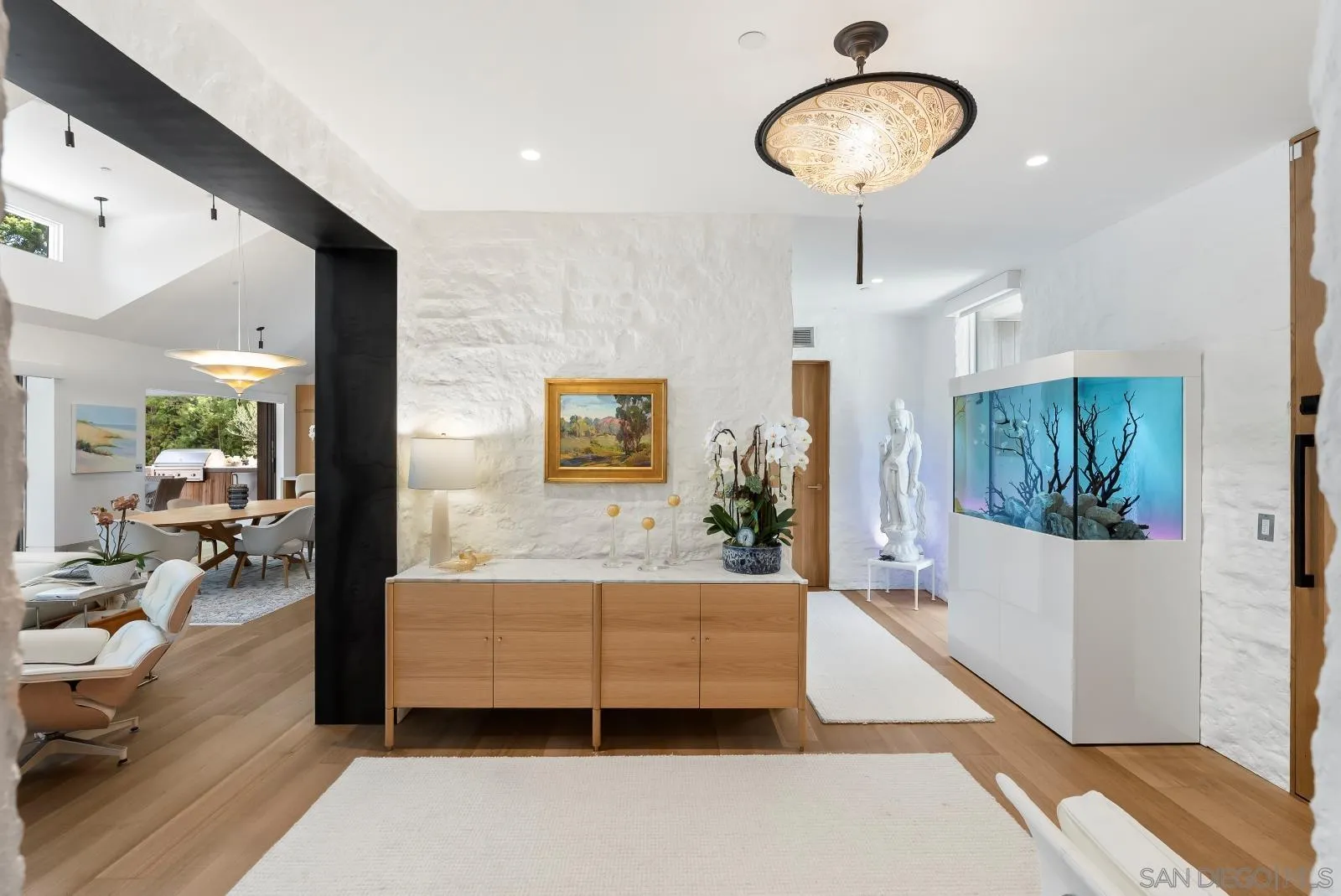 https://cdn.realtyfeed.com/cdn/127/260019135/83cebfa0aaa4557bb1182fb25aa69923.webp