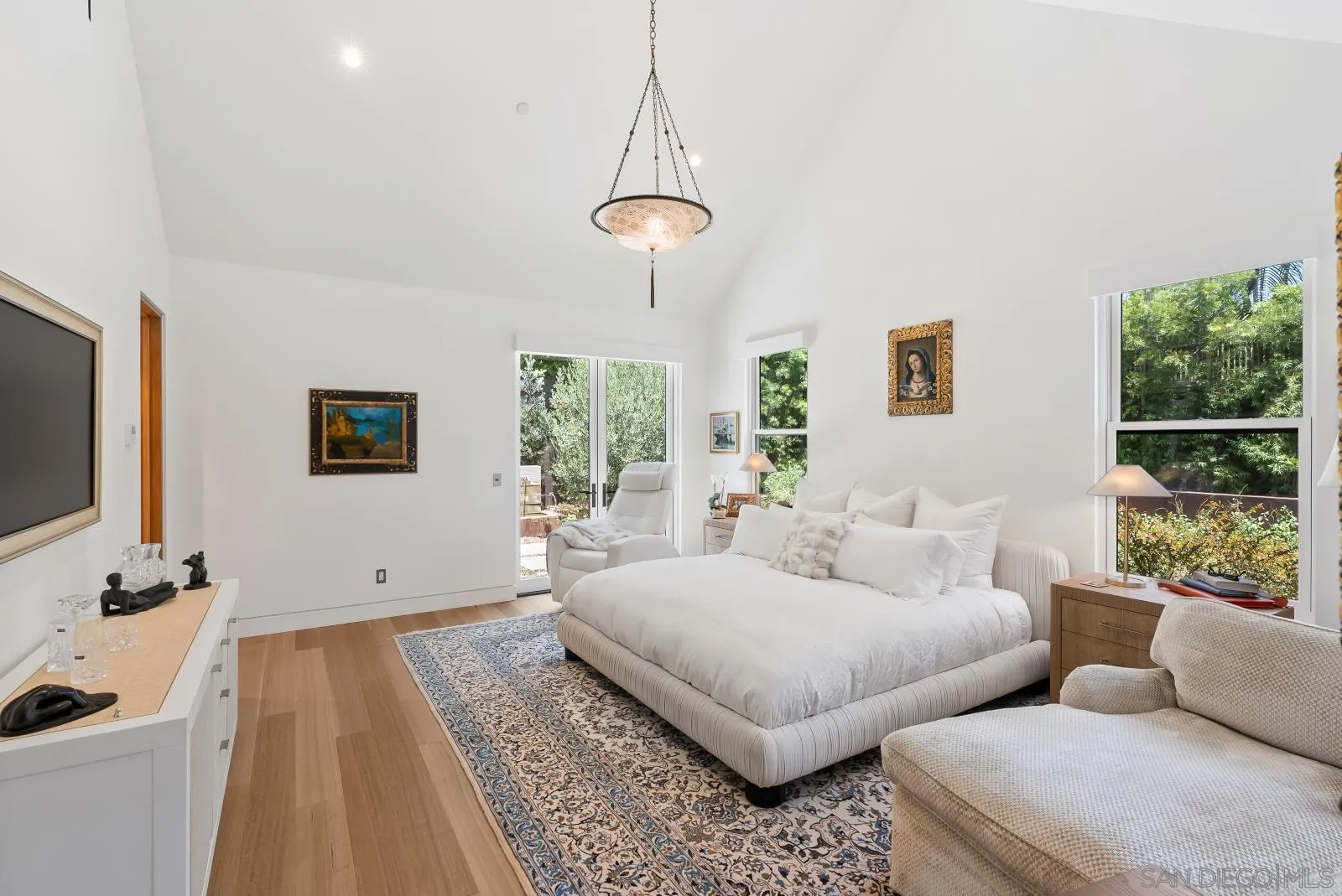 https://cdn.realtyfeed.com/cdn/127/260019135/88e76443993b9a40beb46bc1df7fabf3.webp