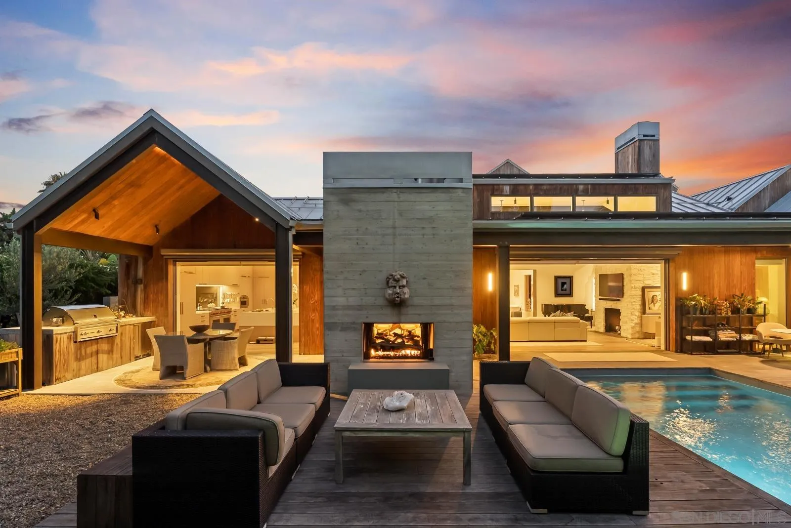 https://cdn.realtyfeed.com/cdn/127/260019135/a6a9b08ccc1958487e99ddf3285c8ace.webp