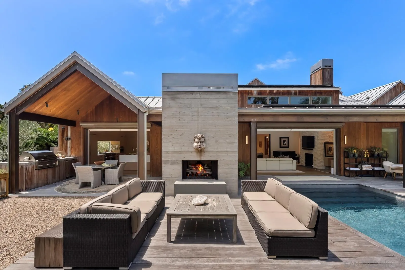 https://cdn.realtyfeed.com/cdn/127/260019135/bcbe27263f2616a98b07d12e15324ec8.webp