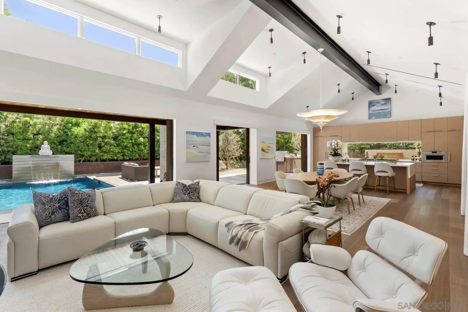 https://cdn.realtyfeed.com/cdn/127/260019135/c00a213422f23310ab87cf86d4991082.webp