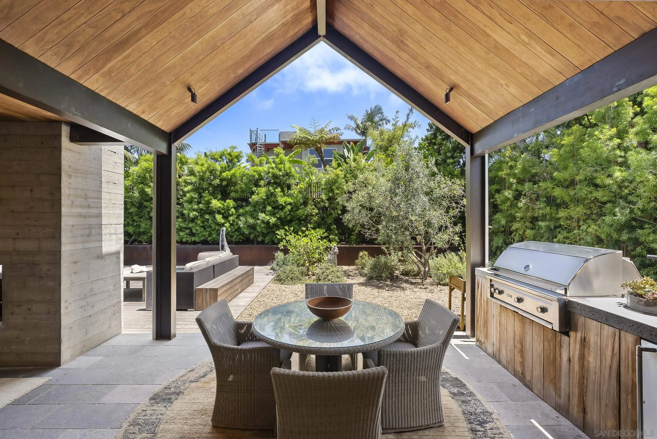 https://cdn.realtyfeed.com/cdn/127/260019135/ce7d0f564f432c0195ee55a7aece750c.webp