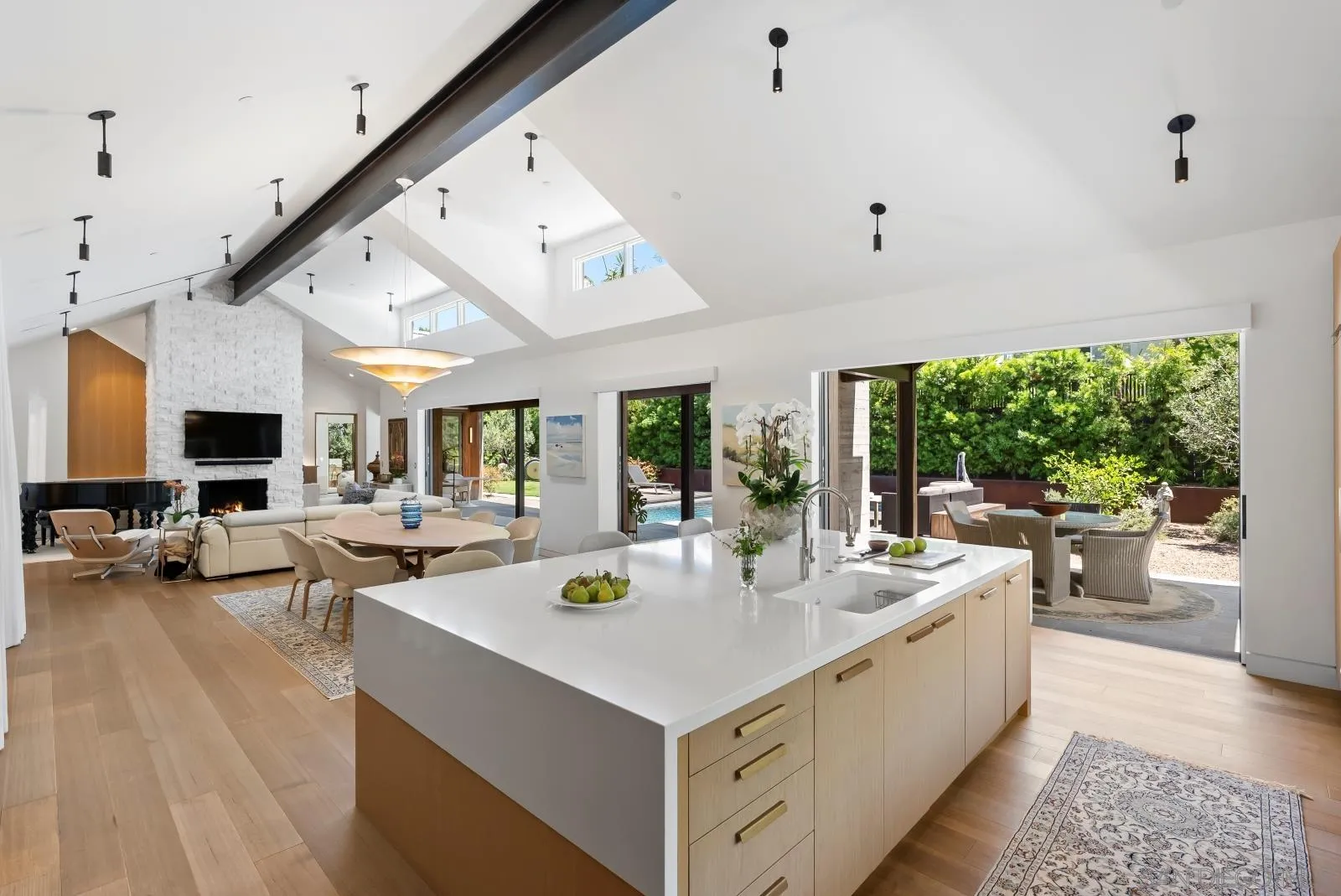 https://cdn.realtyfeed.com/cdn/127/260019135/e7bb452491dac39bf096ad88cd02825c.webp
