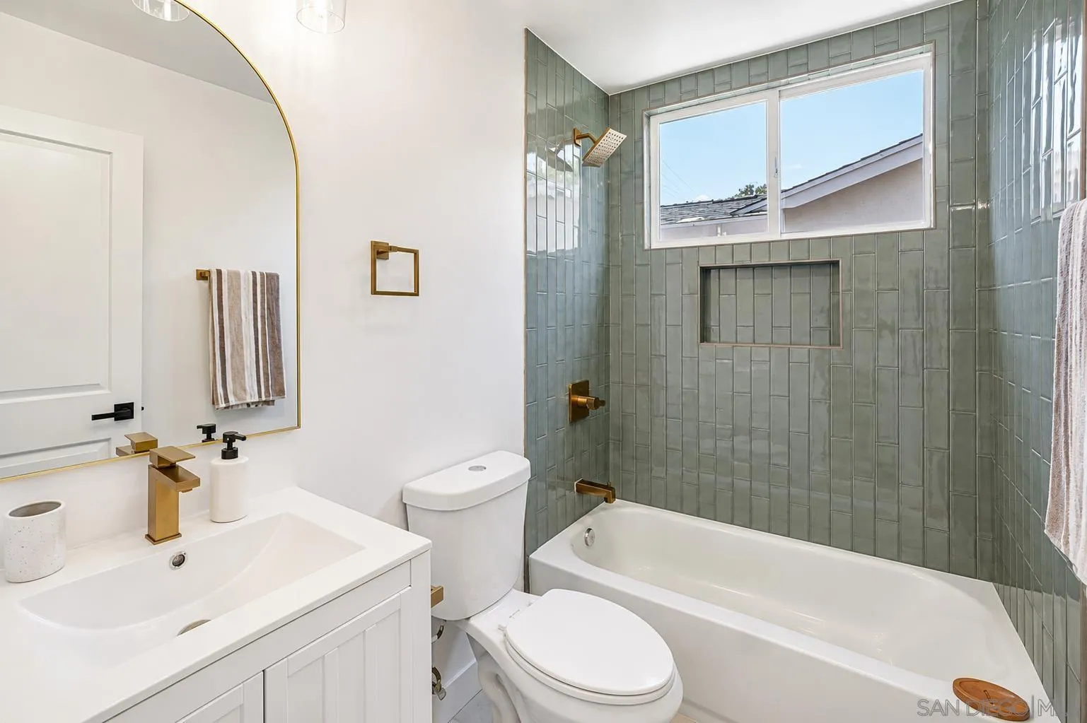https://cdn.realtyfeed.com/cdn/127/260019137/7d0aea462a7ade9c82c944ba785e6301.webp