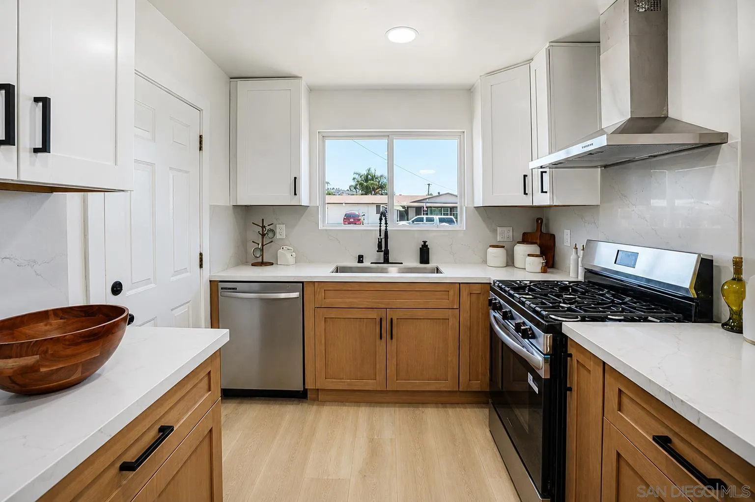 https://cdn.realtyfeed.com/cdn/127/260019137/8a45bdcd250c8aa5ff2113505e2d7b69.webp
