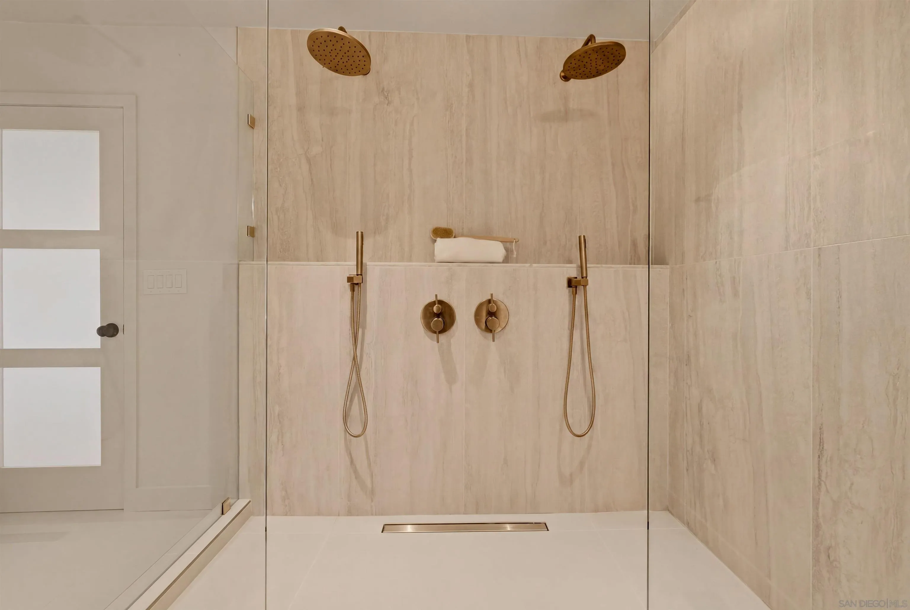 https://cdn.realtyfeed.com/cdn/127/260019139/1f71da1e2696b5403d33639e02eb5072.webp