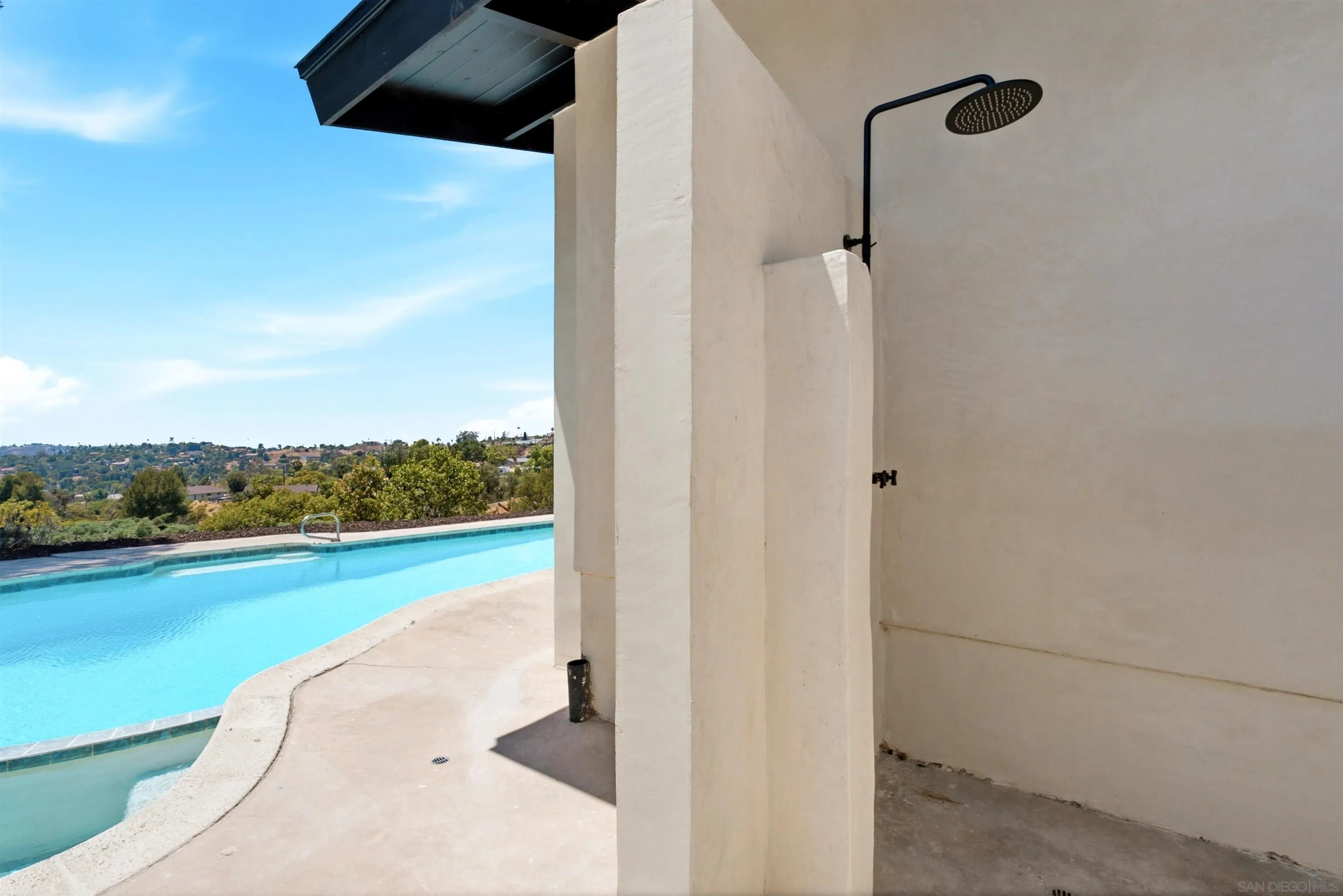 https://cdn.realtyfeed.com/cdn/127/260019139/3454a6acd98f120f46e1d4a8544f2dc8.webp