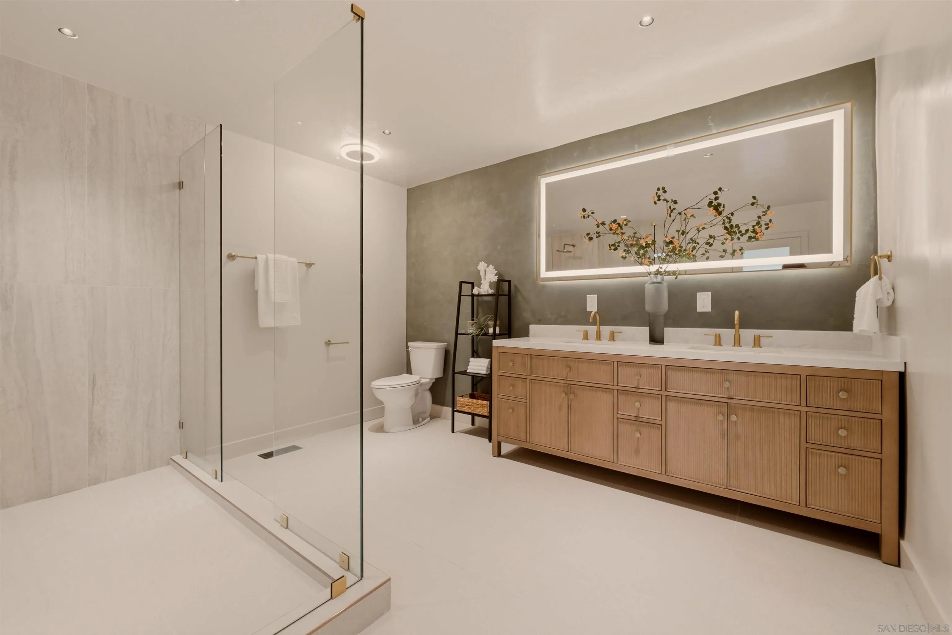 https://cdn.realtyfeed.com/cdn/127/260019139/367307c7ef2643f06e36b0fad2f4724b.webp