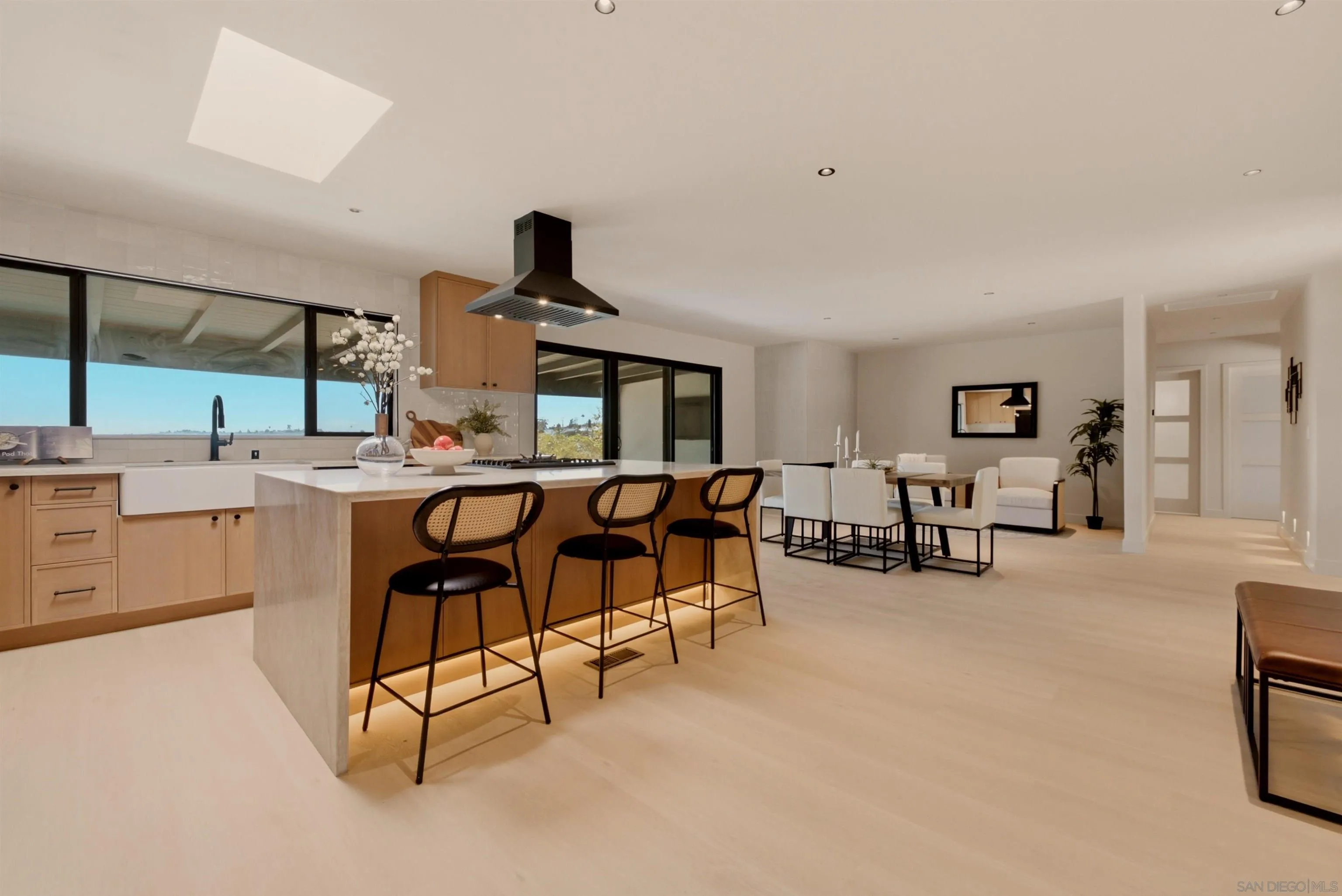 https://cdn.realtyfeed.com/cdn/127/260019139/5e930276fd801d6efab95d0a5c9469a4.webp