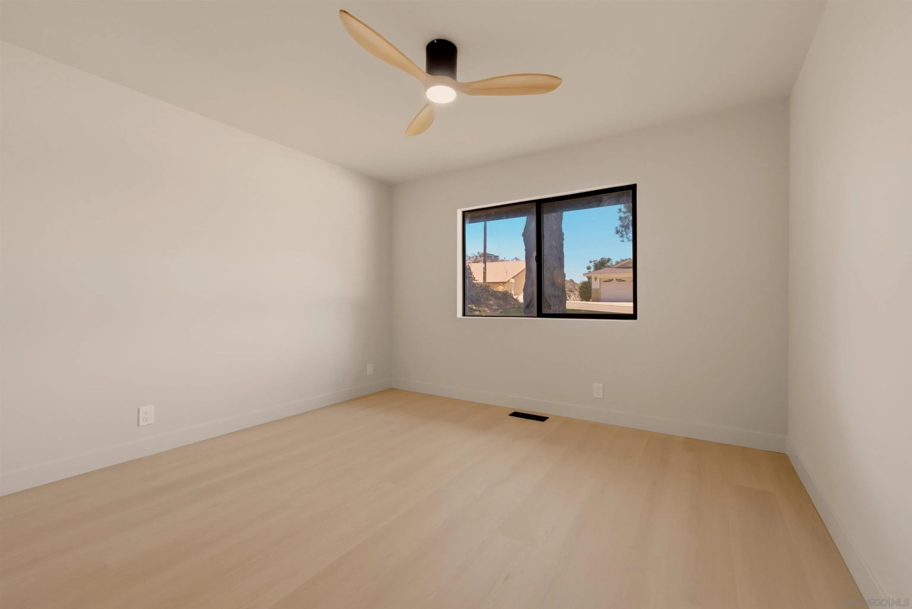 https://cdn.realtyfeed.com/cdn/127/260019139/6d479001ed46fdb172f79557a551d91a.webp