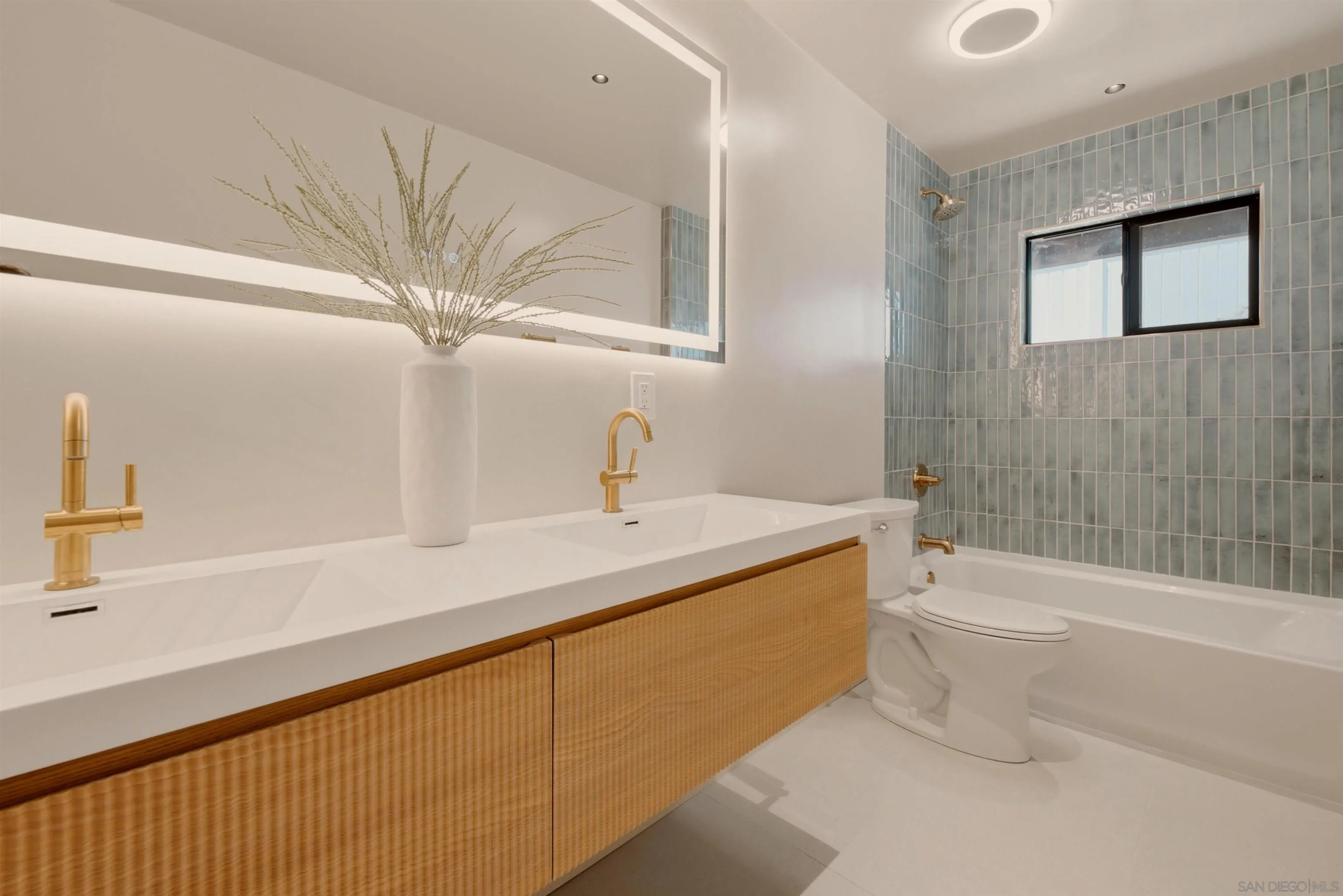 https://cdn.realtyfeed.com/cdn/127/260019139/6ddfdf5e9745c9241cc640fb039ead16.webp