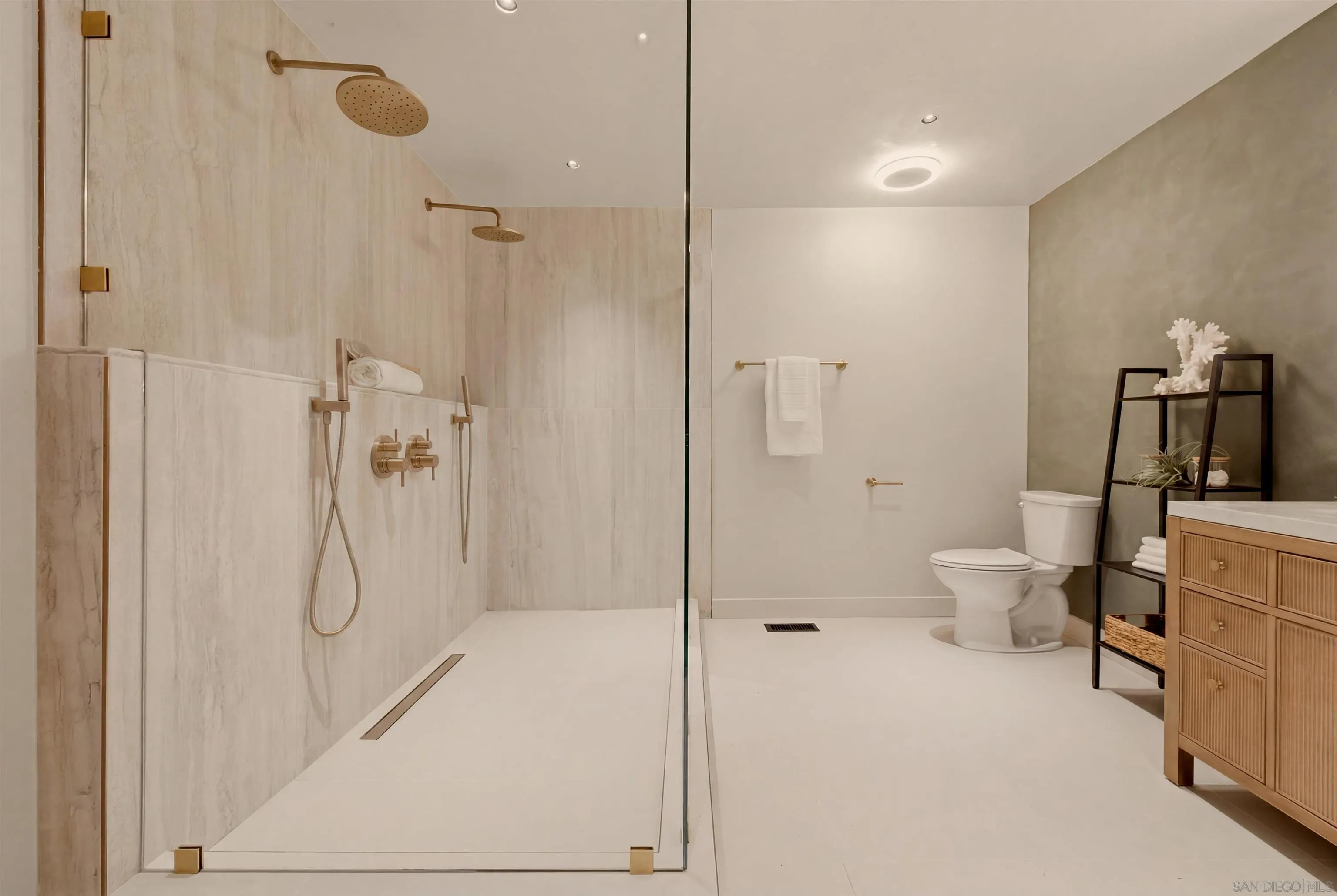https://cdn.realtyfeed.com/cdn/127/260019139/8e4b65fd2f7eee3cca07d33f9572fead.webp