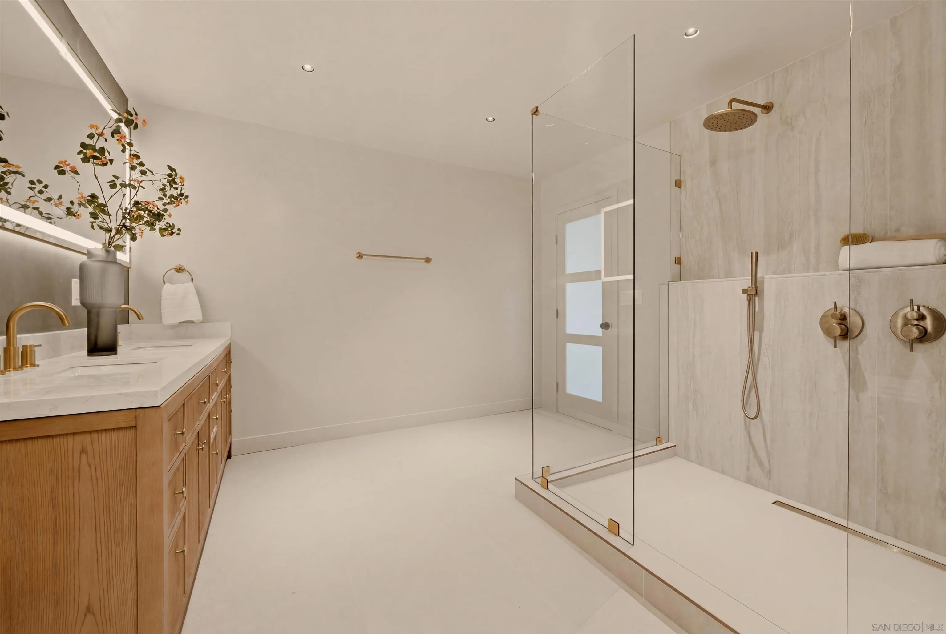 https://cdn.realtyfeed.com/cdn/127/260019139/9404791eb52e5f026b1163c13001d957.webp