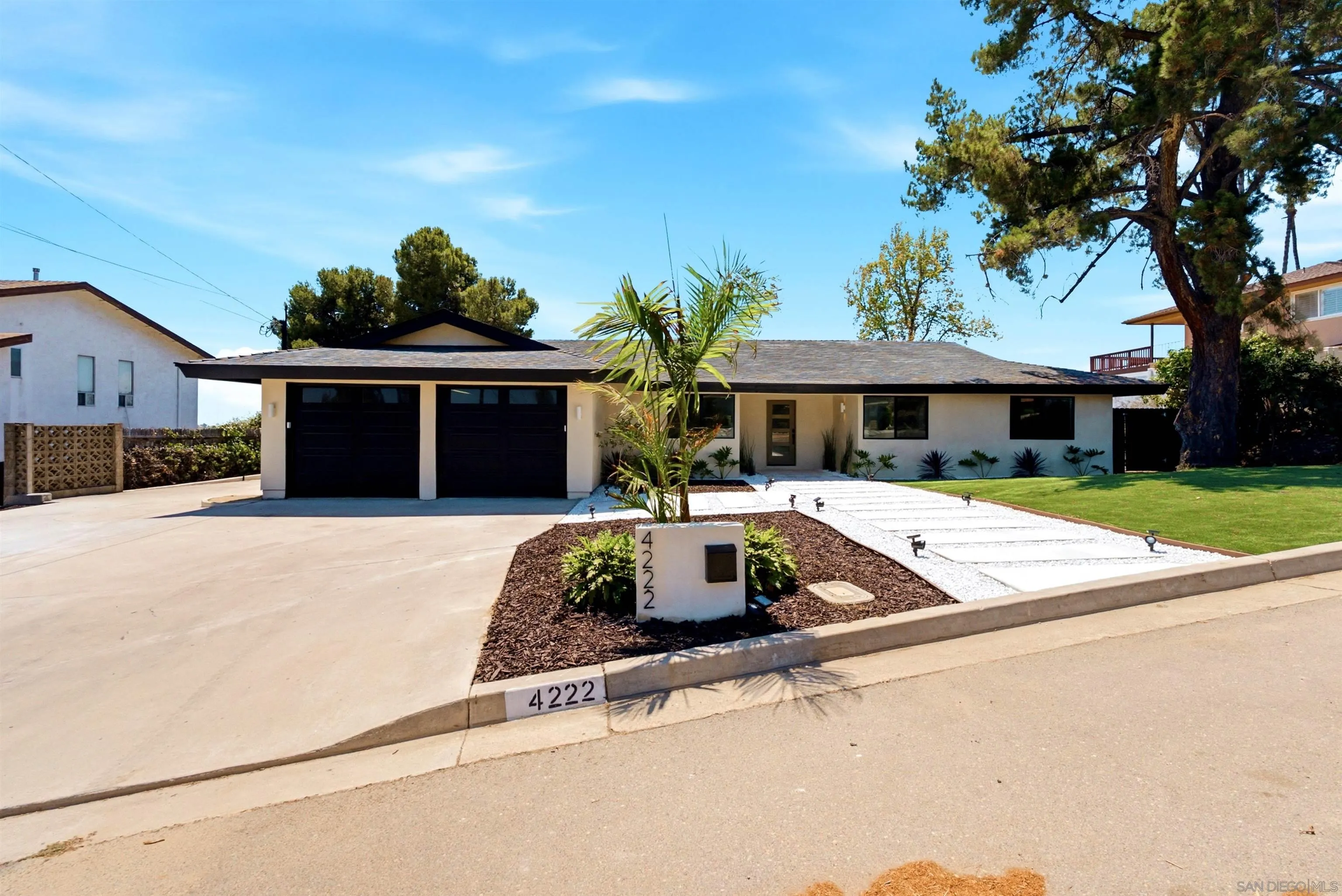 https://cdn.realtyfeed.com/cdn/127/260019139/fefd982404b5a3d5322eba2e5c1ebba2.webp
