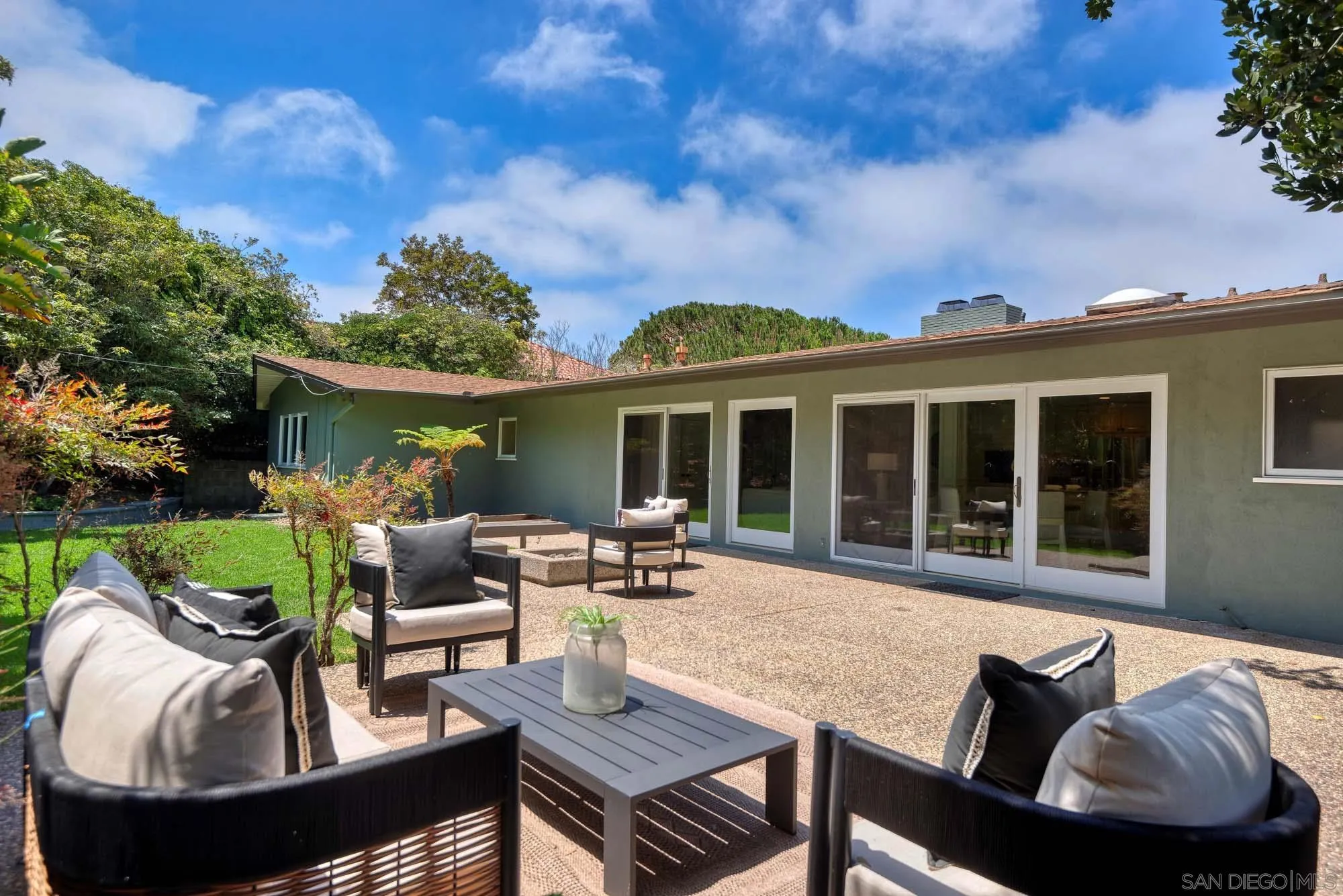 https://cdn.realtyfeed.com/cdn/127/260019142/397a2088589d173c44ce7ed04608cd39.webp