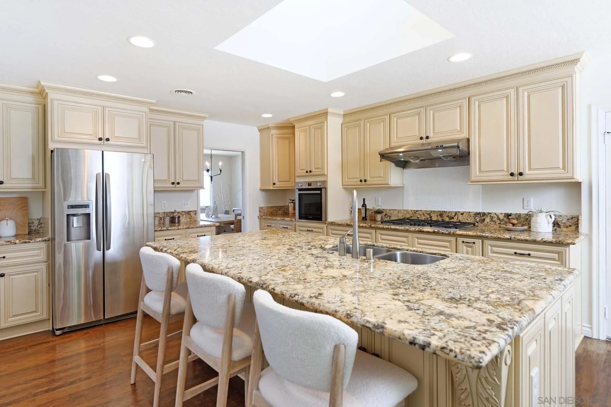 https://cdn.realtyfeed.com/cdn/127/260019142/e647b6db729ba7e25be56f8780f5baed.webp