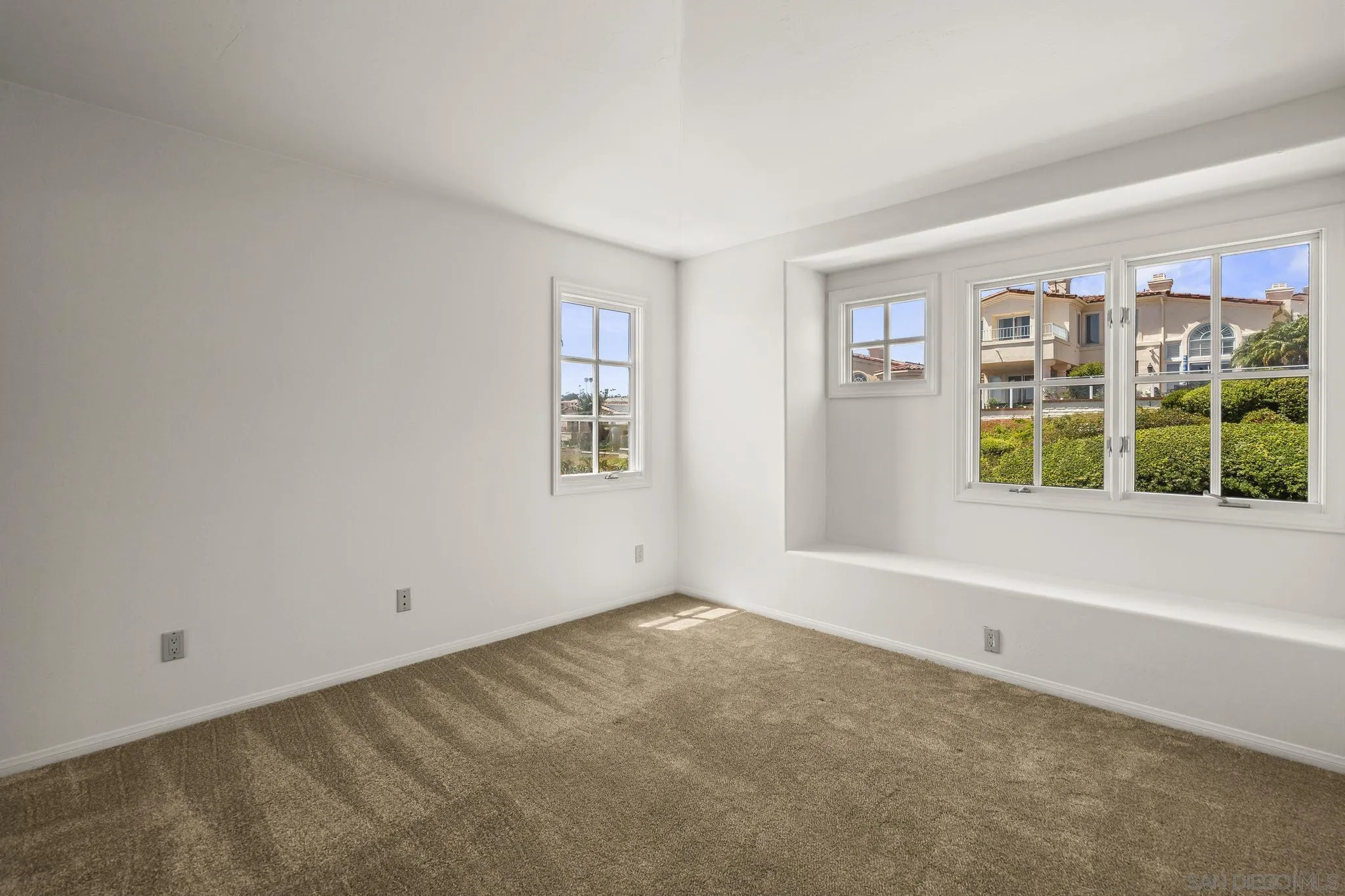 https://cdn.realtyfeed.com/cdn/127/260019143/6e876303764649b27a959e0c38c16e6c.webp