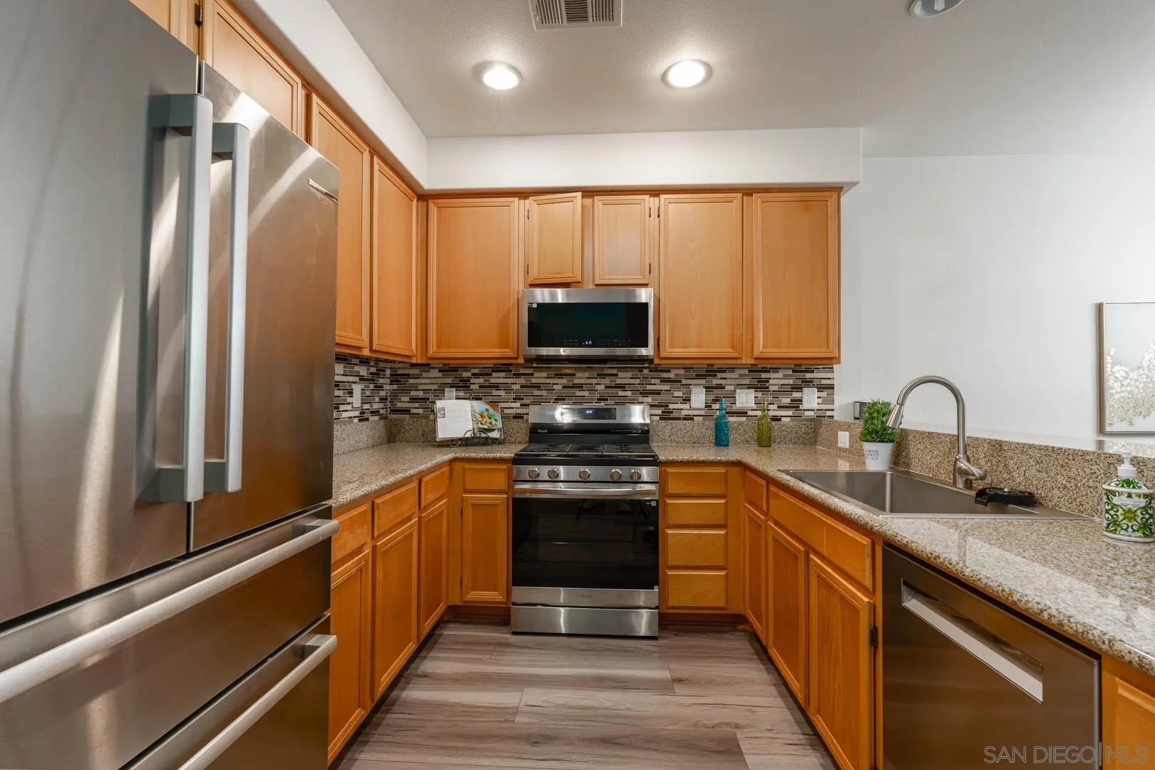 Photo #3: 260019144 Listing: Photo #3