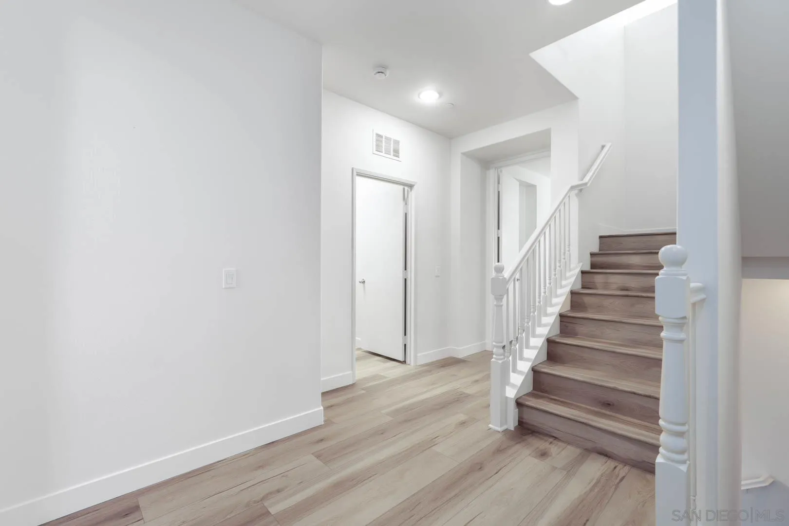 Photo #6: 260019144 Listing: Photo #6